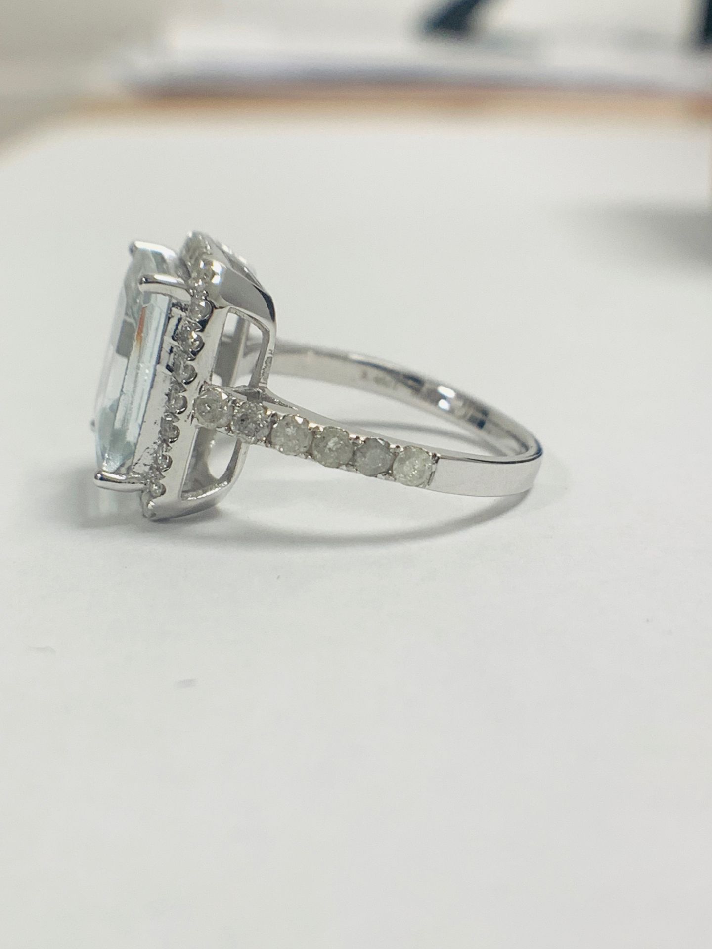 14ct White Gold Aquamarine and Diamond ring - Image 3 of 12