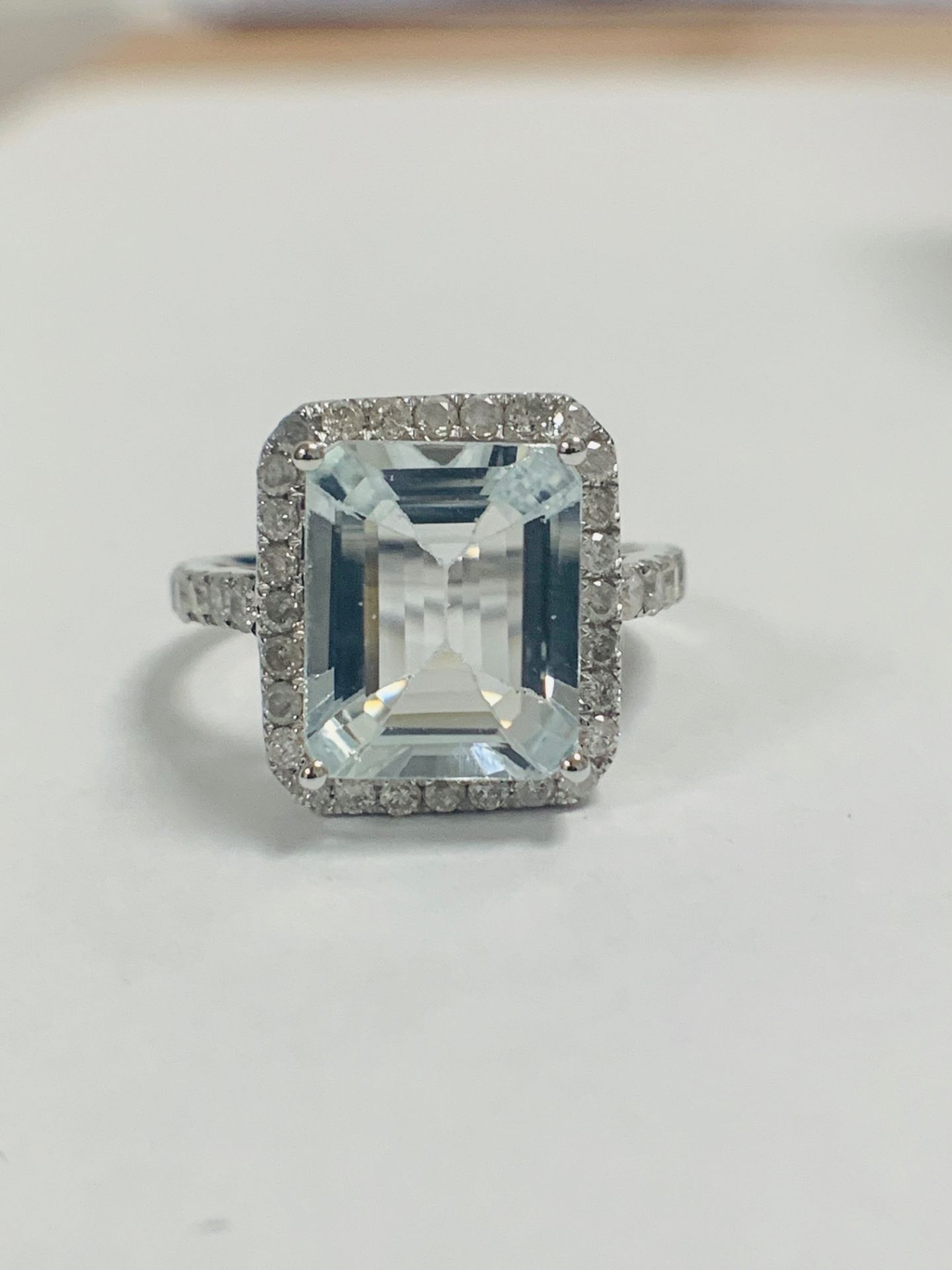 14ct White Gold Aquamarine and Diamond ring - Image 10 of 12