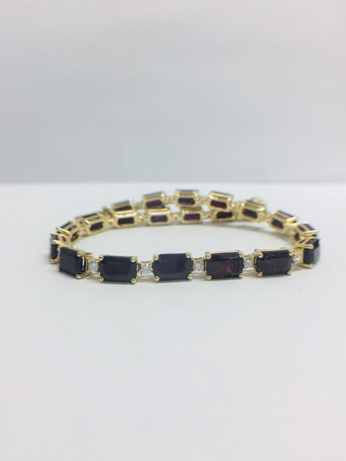 18ct Yellow Gold Ruby and Diamond Tennis Bracelet - Image 9 of 10