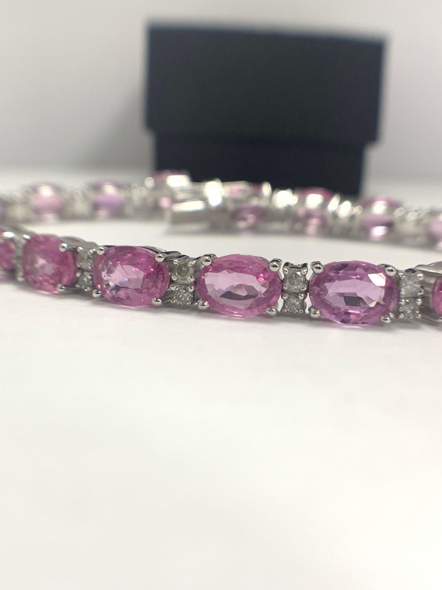 14ct White Gold Sapphire and Diamond bracelet featuring, 19 oval cut, pink Sapphires (15.93ct TSW) - Image 2 of 11