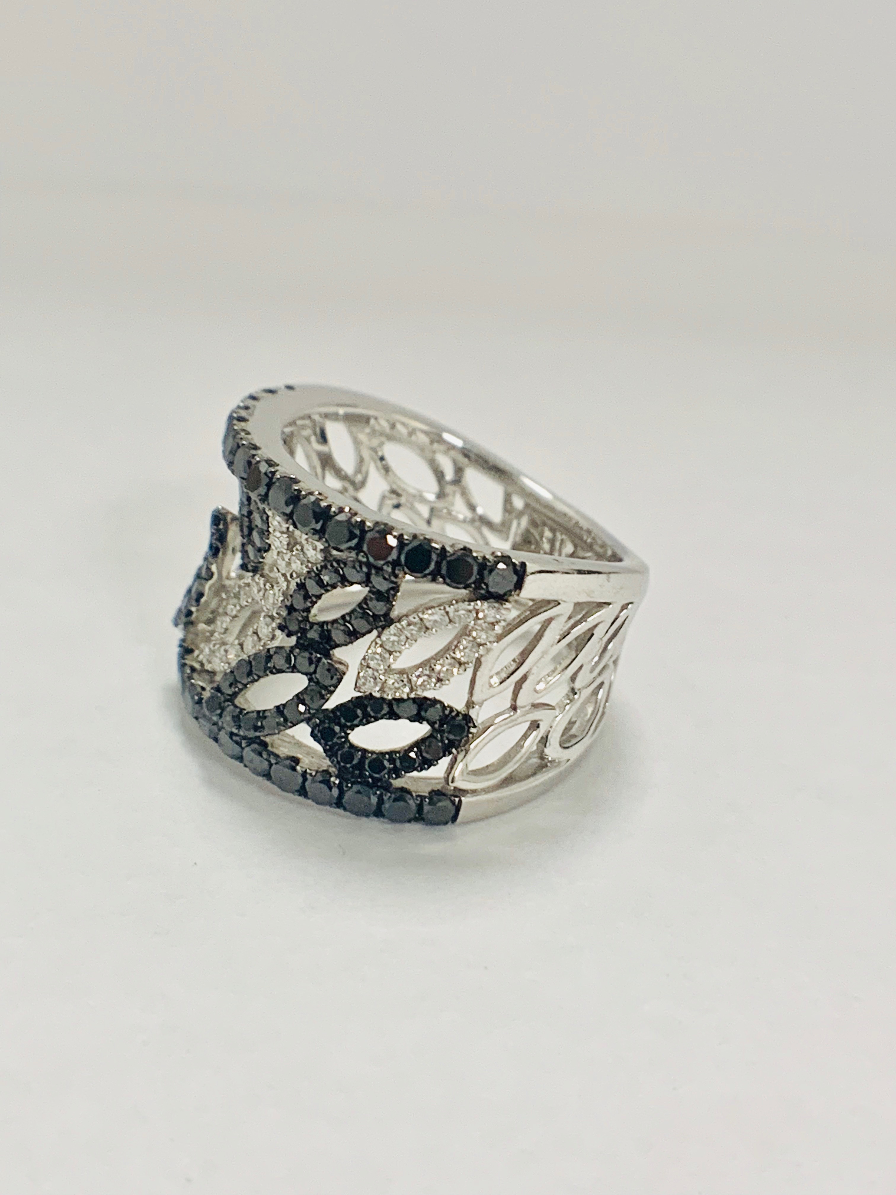 18ct White Gold Diamond Ring featuring 90 Round Cut, Black Diamonds (1.14ct TBDW) - Image 6 of 15