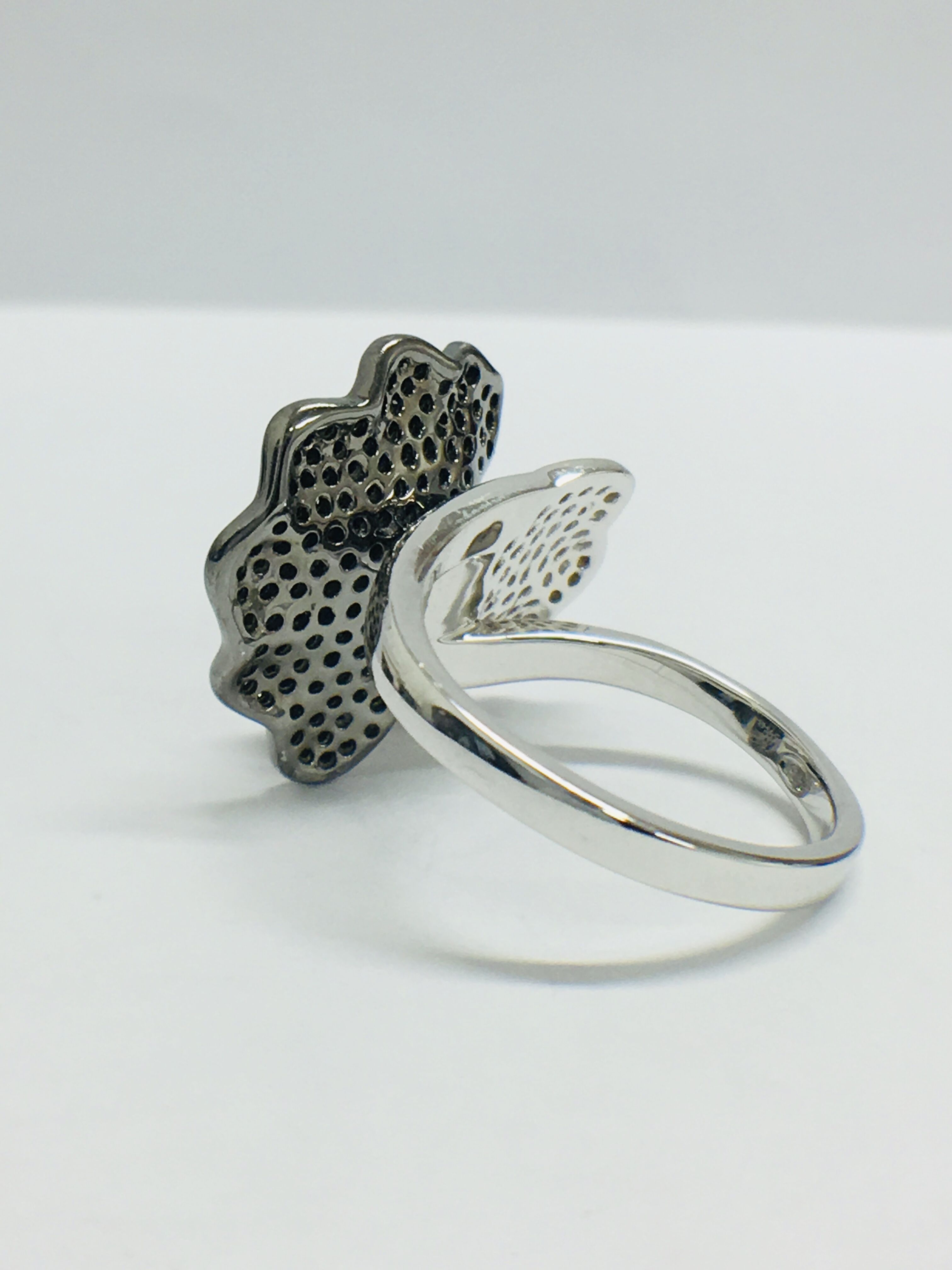 18ct White Gold Diamond Ring - Image 3 of 9