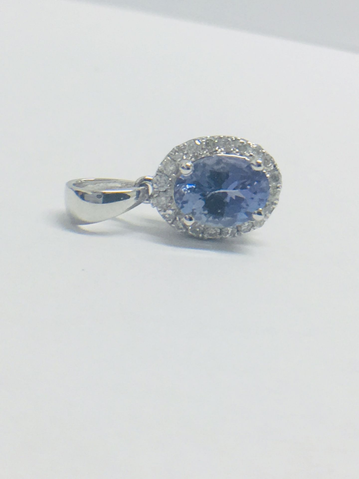 14ct White Gold Tanzanite & Diamond Pendant - Image 4 of 7