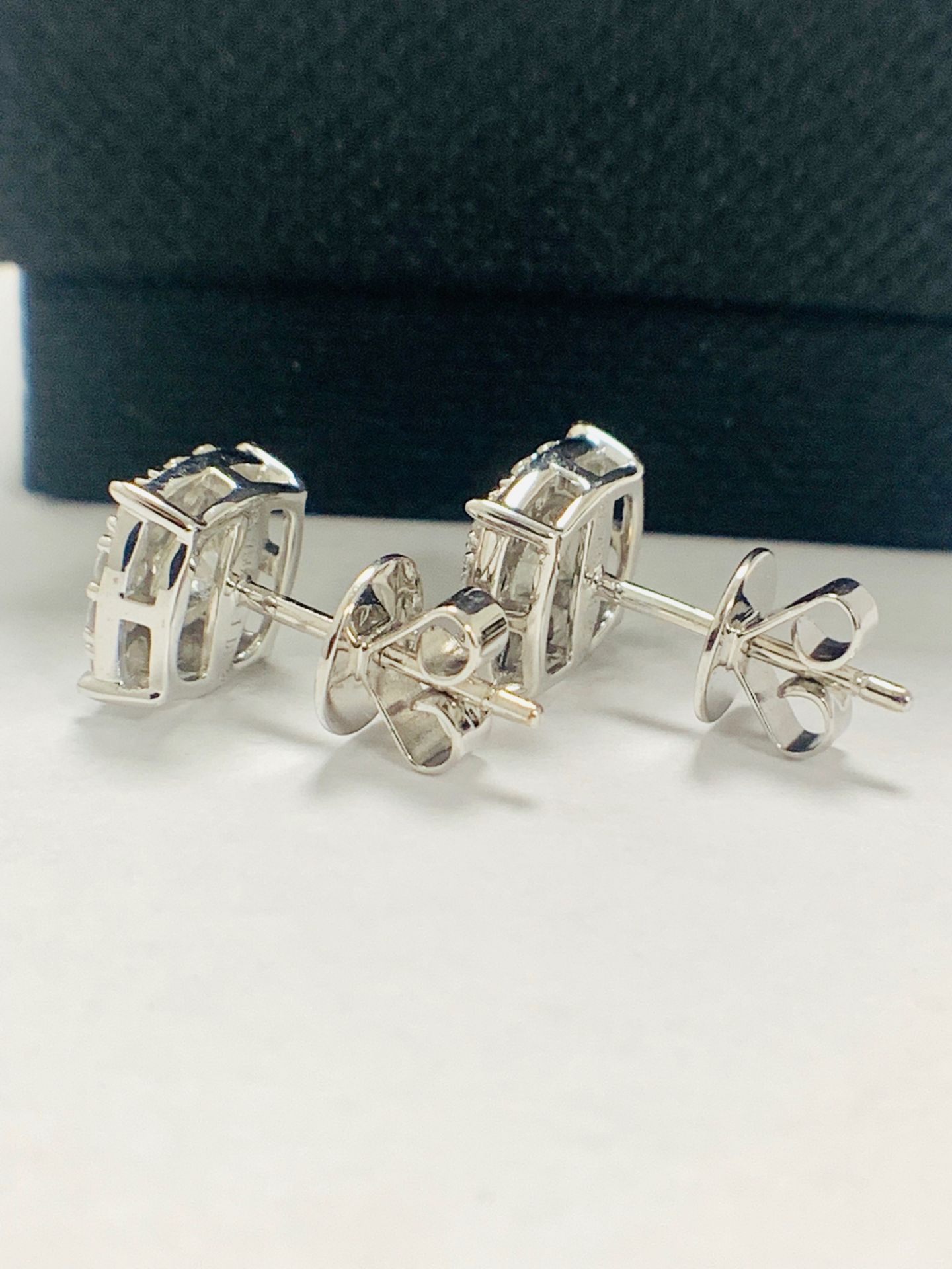 18ct White Gold Diamond earrings featuring centre, 2 round brilliant cut Diamonds (1.39ct) - Image 5 of 11