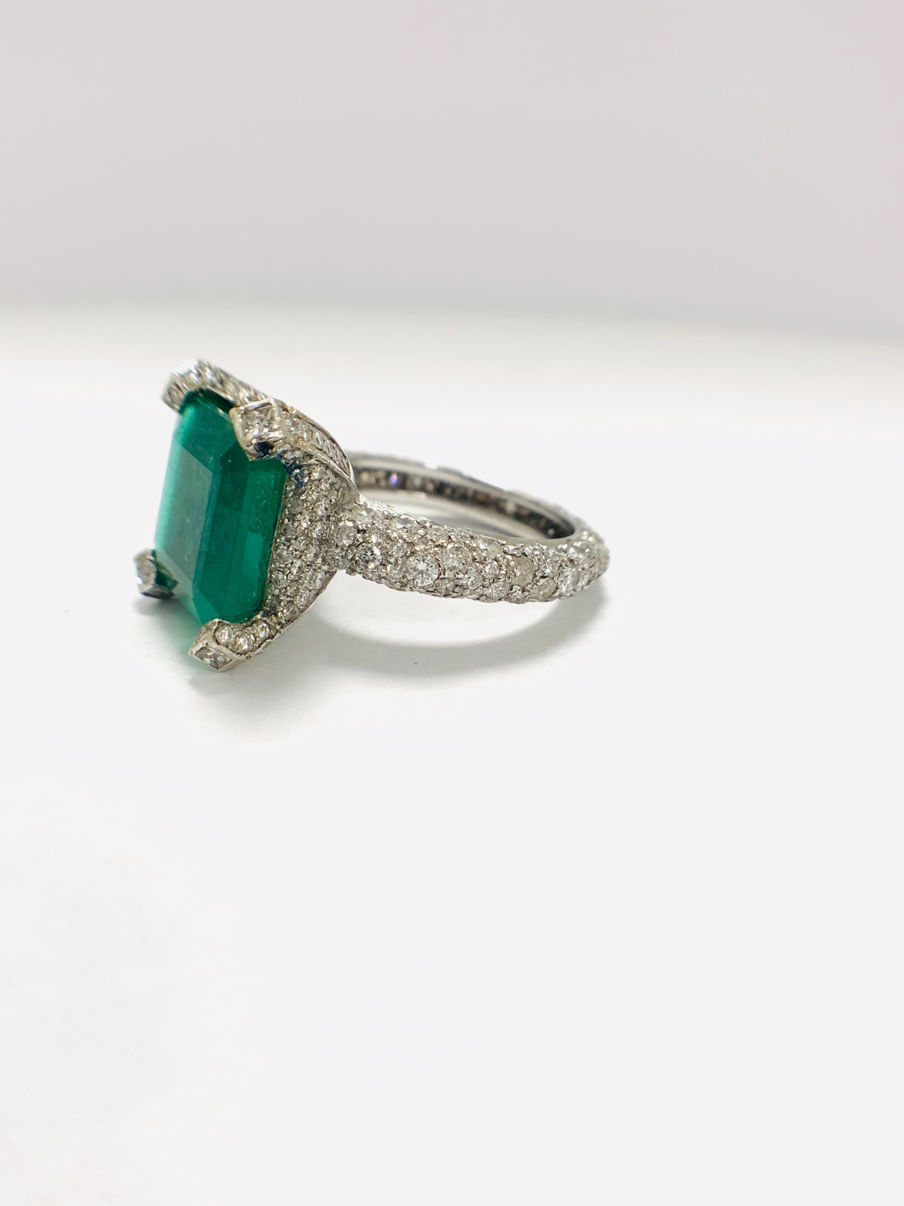 Platinum Emerald and Diamond ring - Image 3 of 17