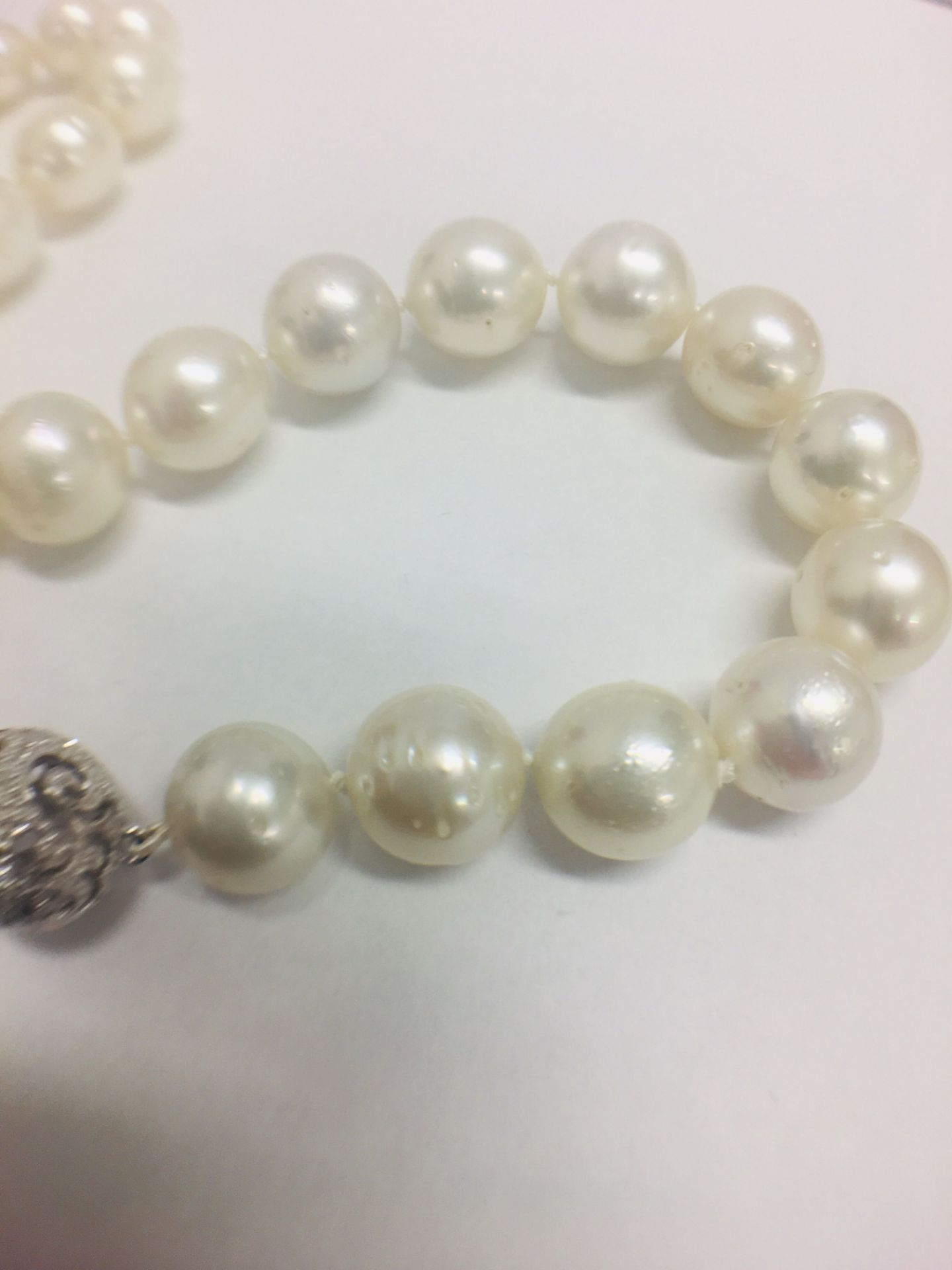 Strand 35 South Sea Pearls with 14ct White Gold Filagree Style Ball - Image 7 of 9