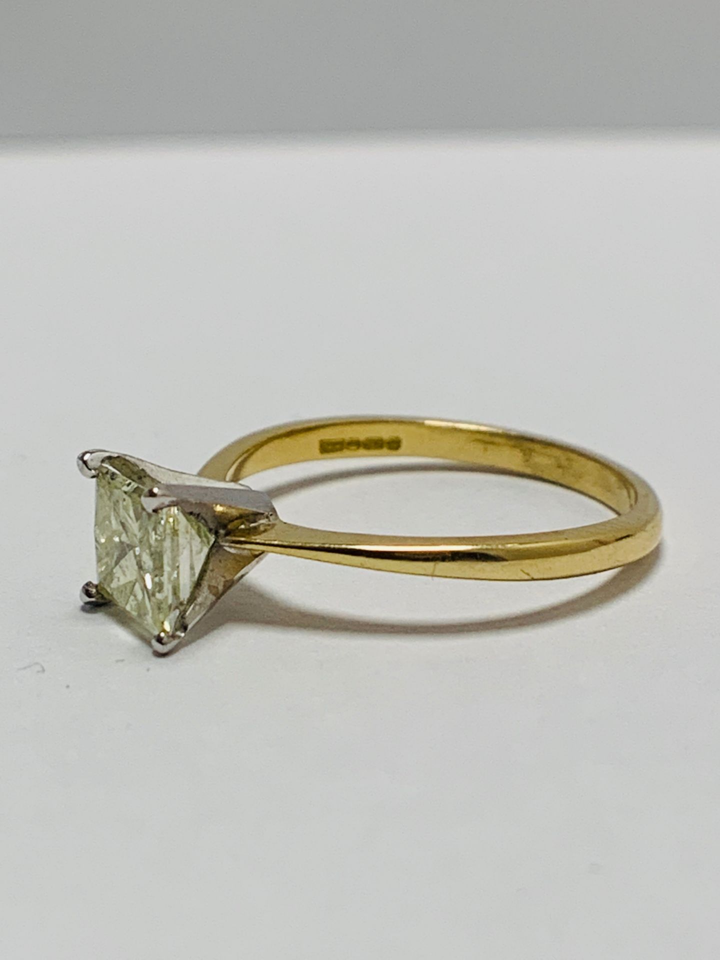 18ct Princess Cut Natural Diamond Solitaire Ring - Image 4 of 10