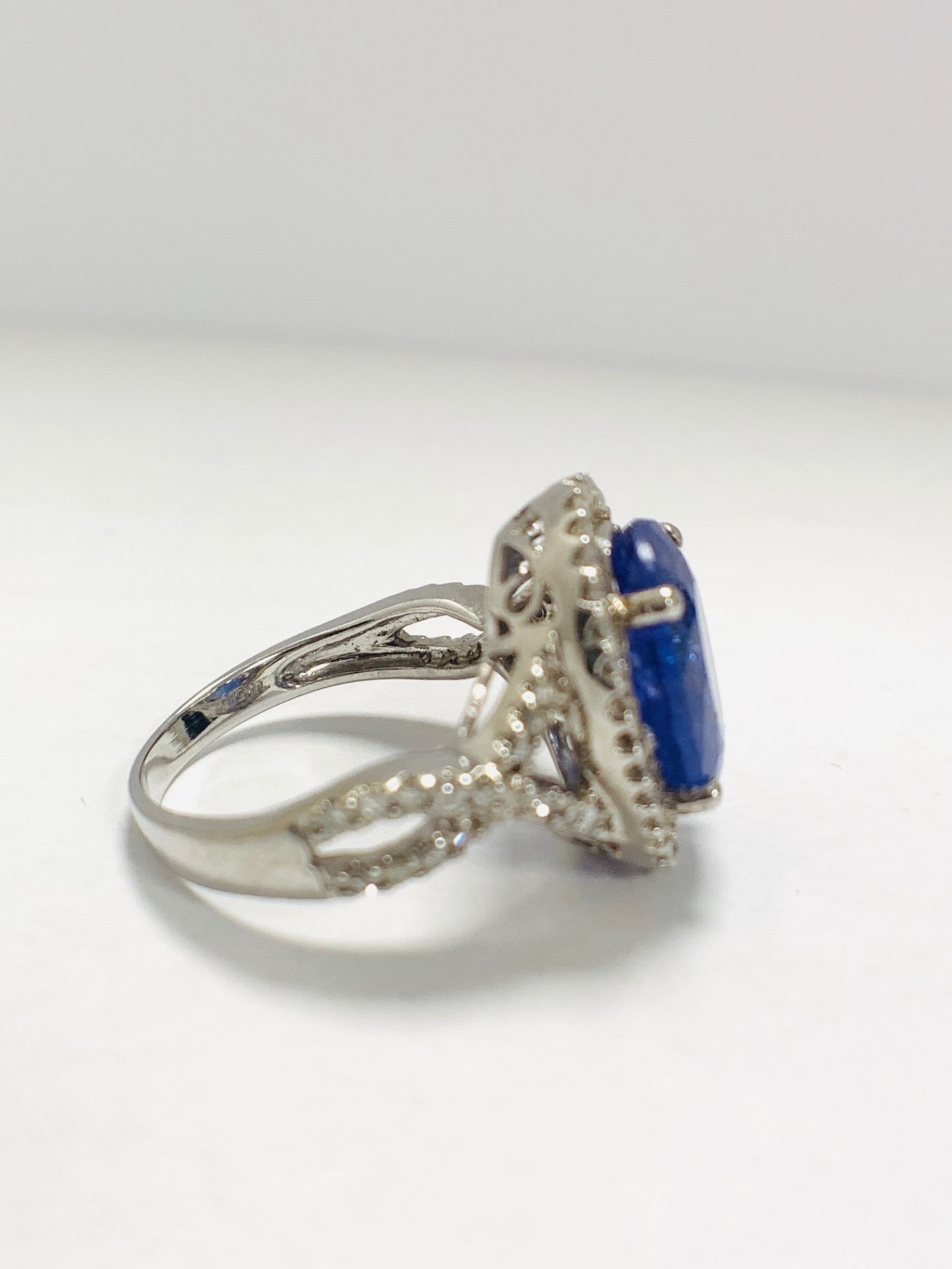 18ct White Gold Tanzanite and Diamond Ring - Image 7 of 15