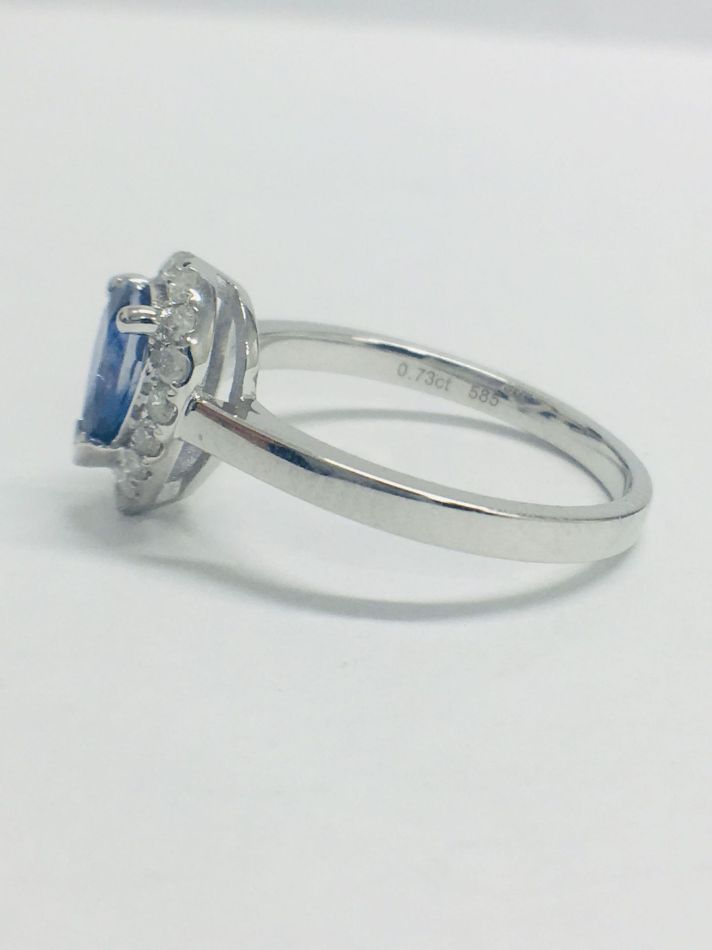 14ct White Gold Sapphire and Diamond Ring - Image 3 of 10