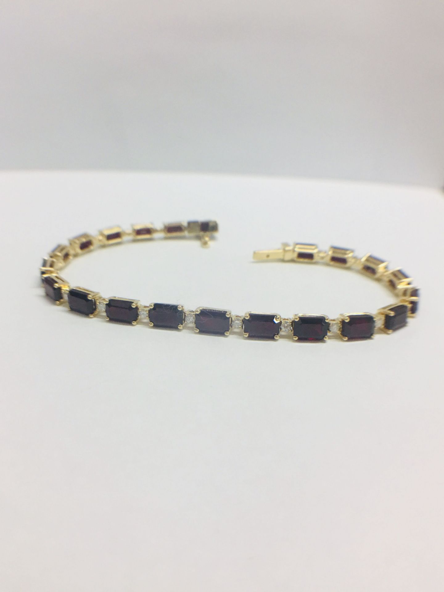 18ct Yellow Gold Ruby and Diamond Tennis Bracelet - Image 6 of 10
