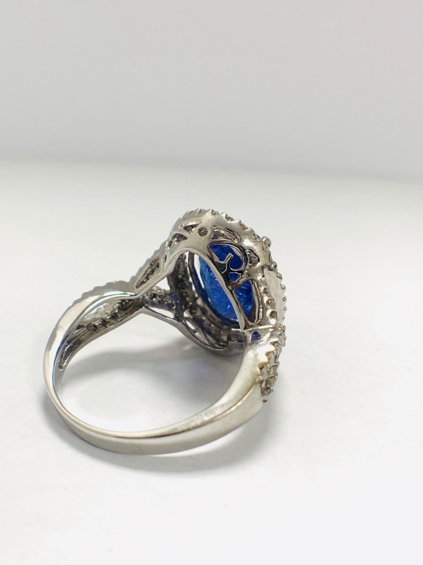 18ct White Gold Tanzanite and Diamond Ring - Image 5 of 15