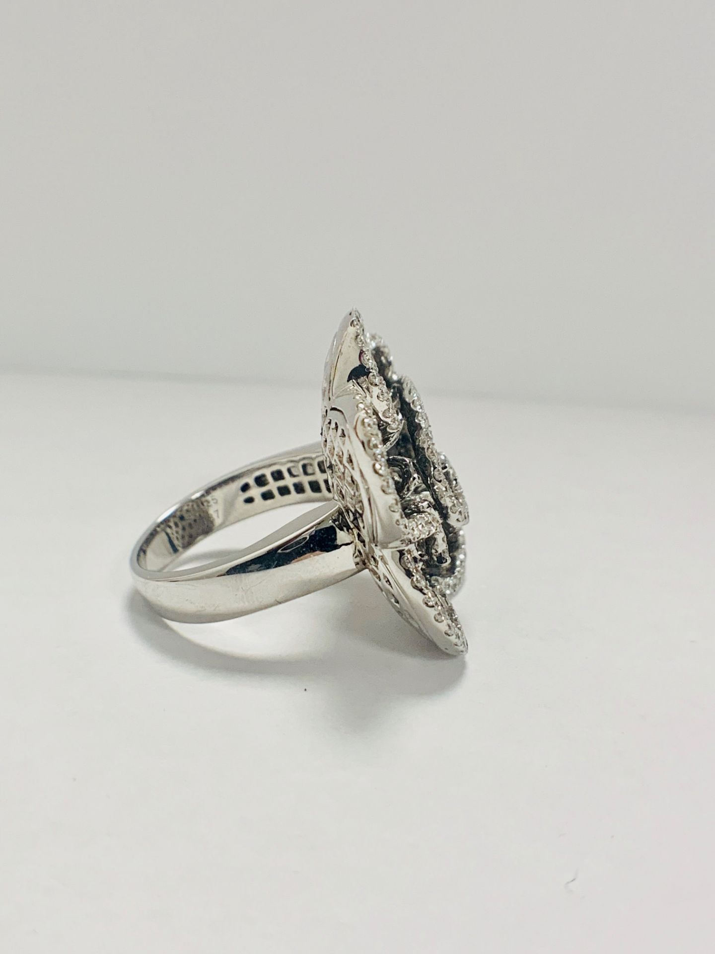 18ct White Gold Diamond flower design ring featuring 123 round cut, black Diamonds (2.25ct TBDW) - Image 7 of 13