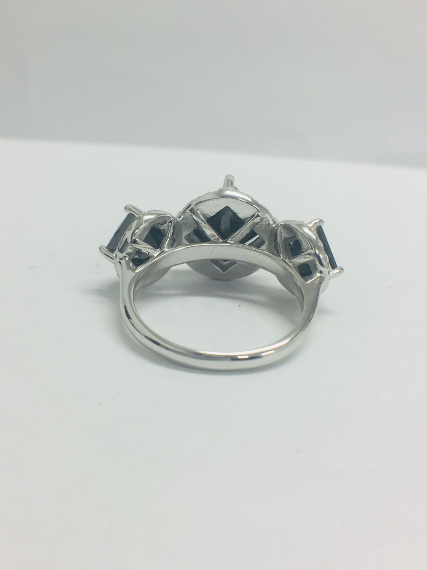 14ct White Gold Black Diamond Trilogy Ring - Image 5 of 10