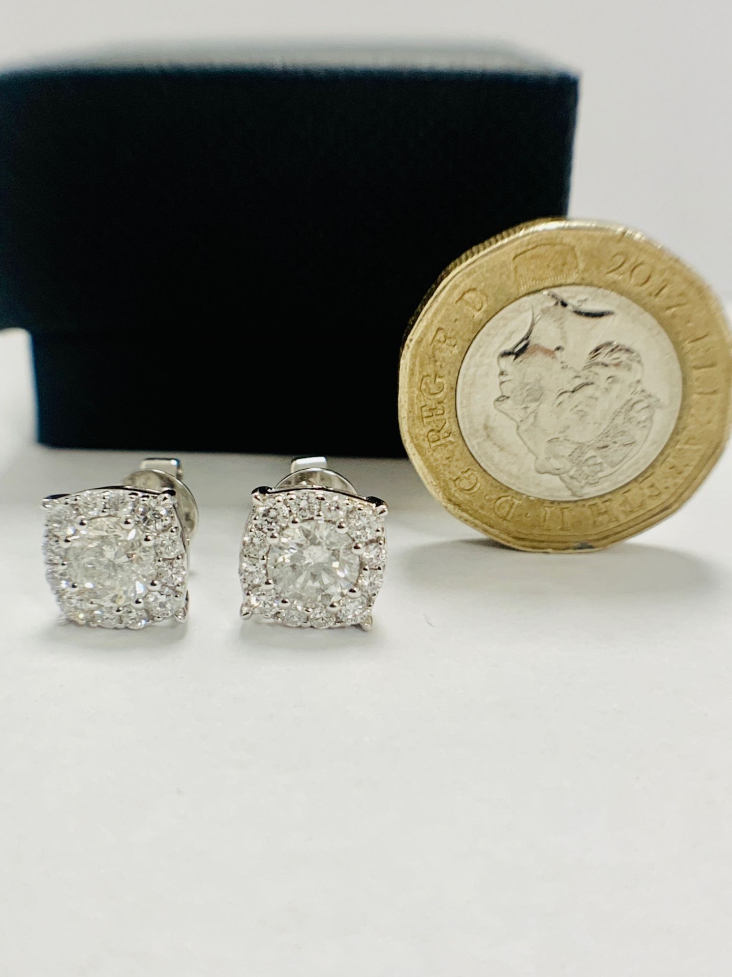 18ct White Gold Diamond earrings featuring centre, 2 round brilliant cut Diamonds (1.39ct) - Image 2 of 11