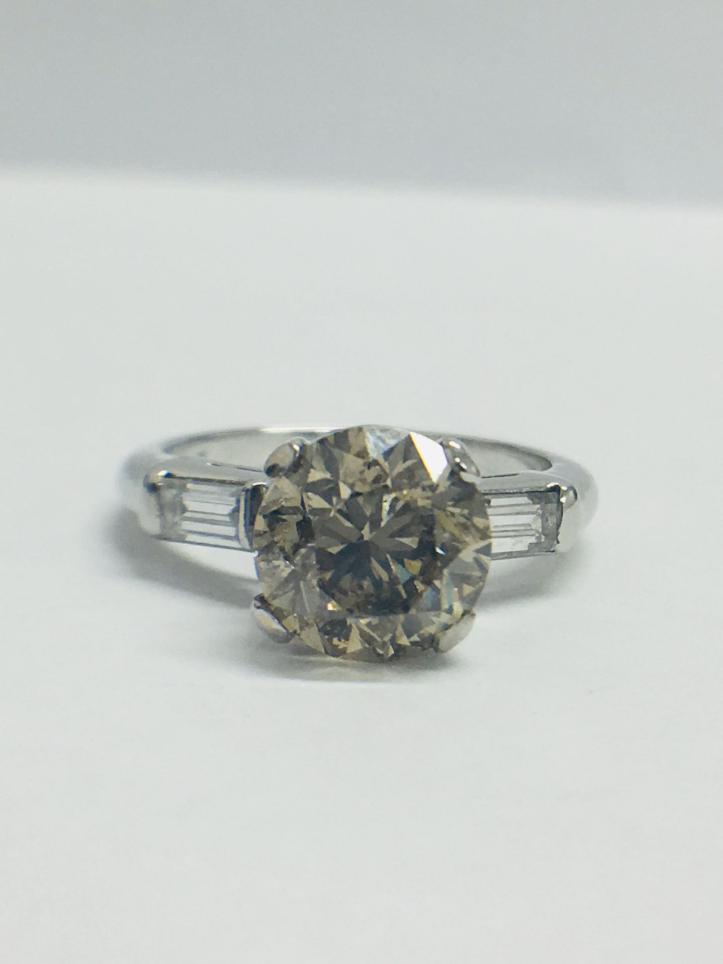 14ct White Gold Diamond Ring. - Image 8 of 9