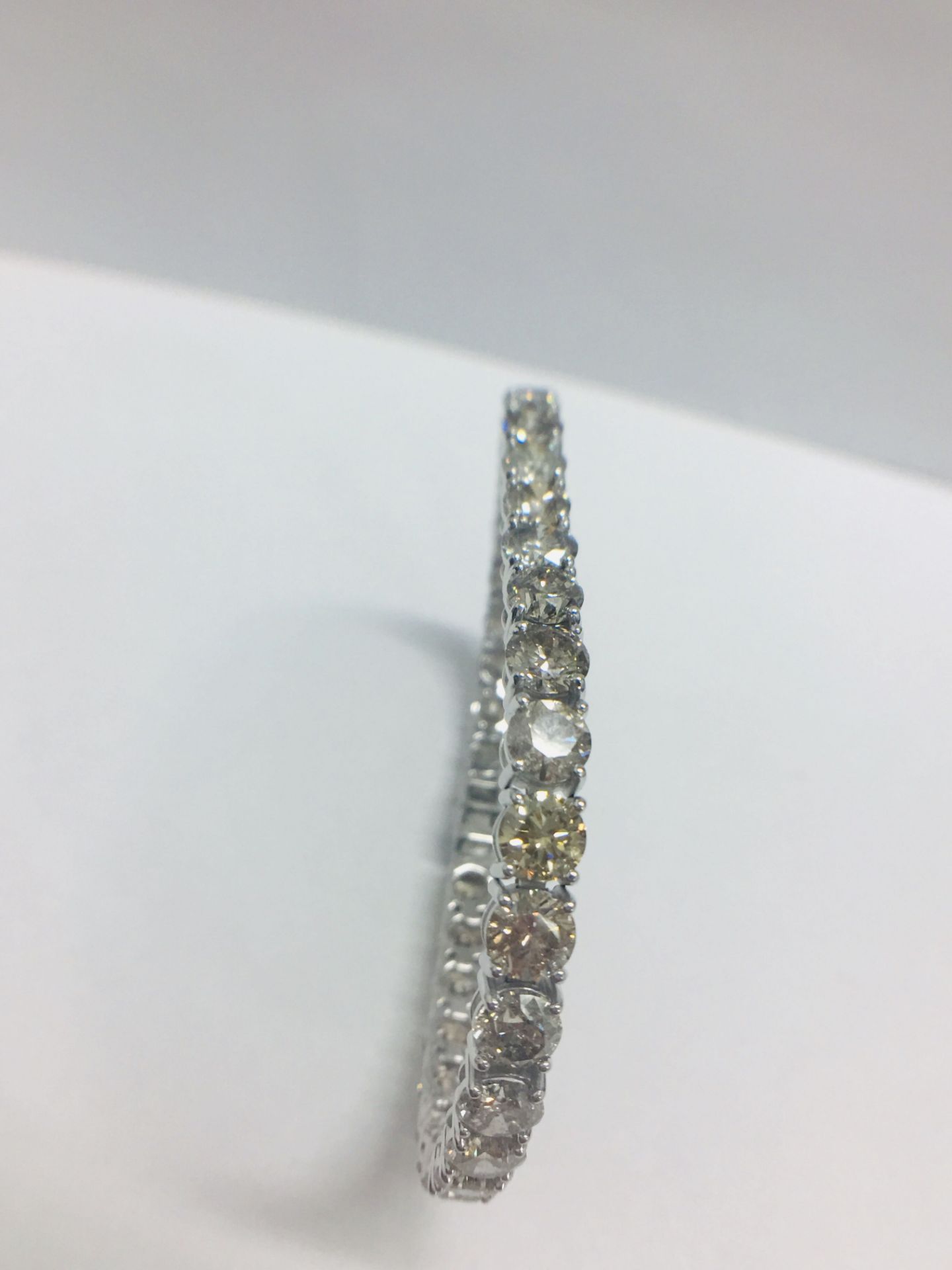 18ct White Gold Diamond Tennis Bracelet - Image 10 of 16