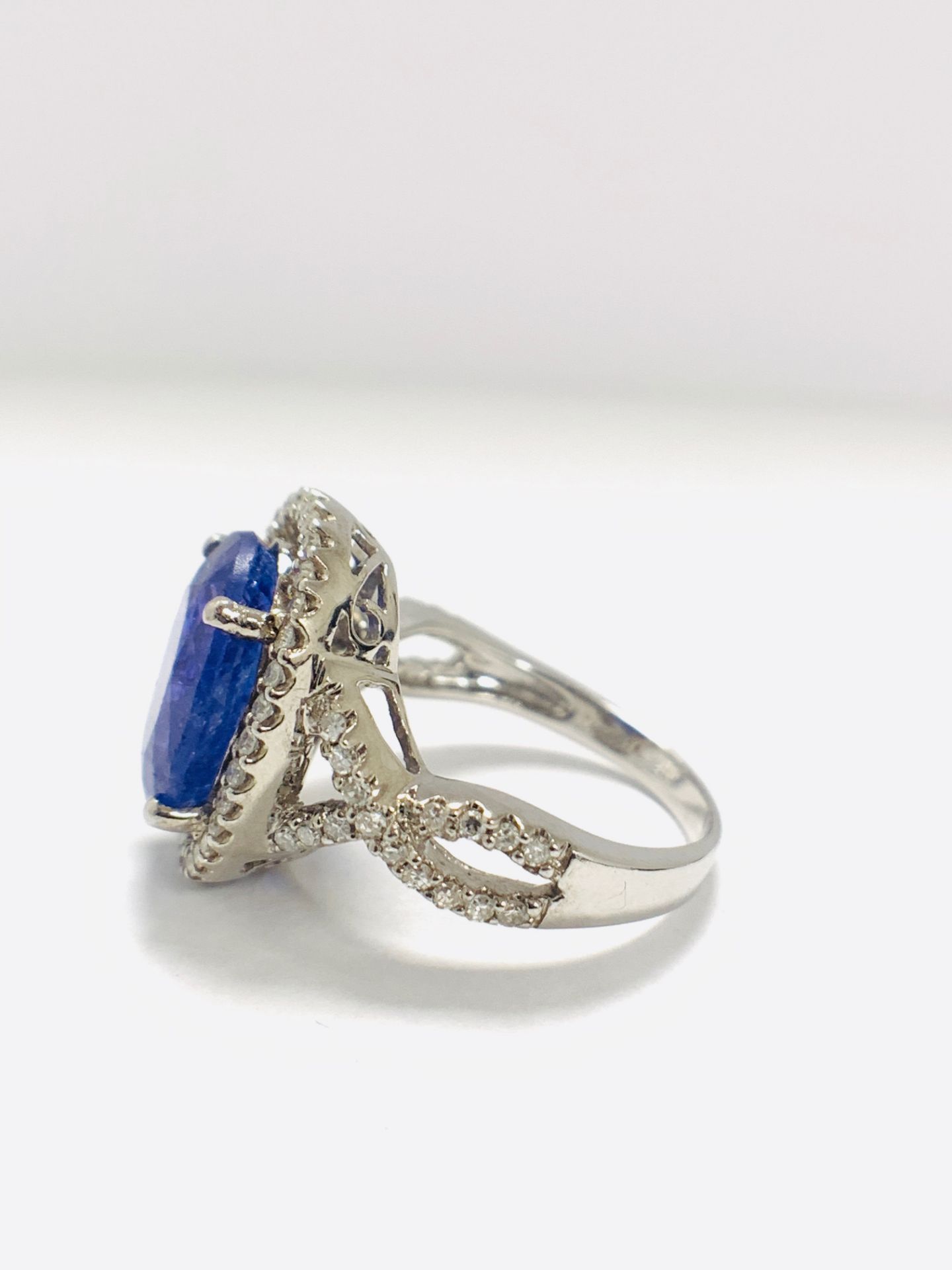 18ct White Gold Tanzanite and Diamond Ring - Image 3 of 15