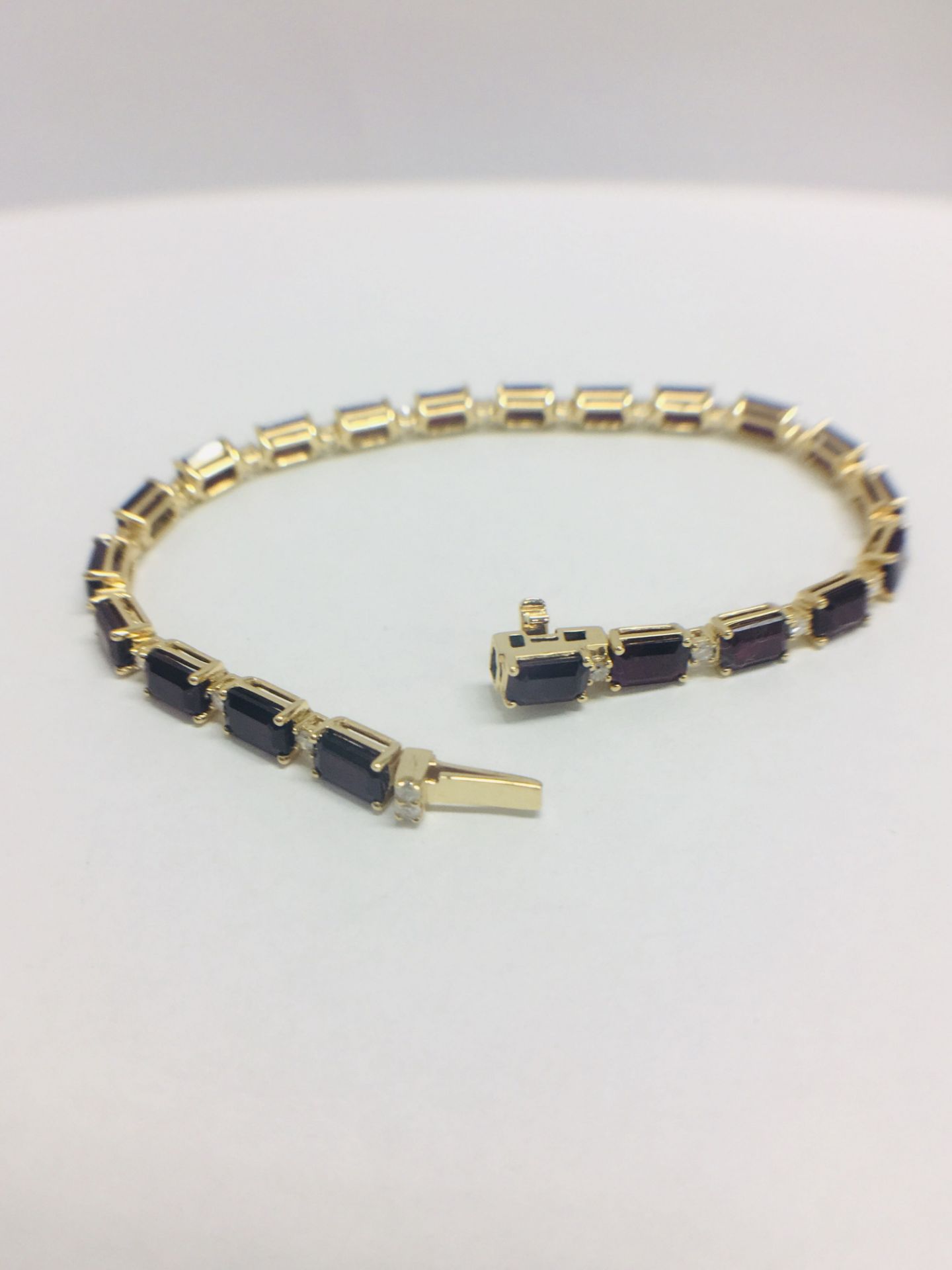 18ct Yellow Gold Ruby and Diamond Tennis Bracelet - Image 5 of 10