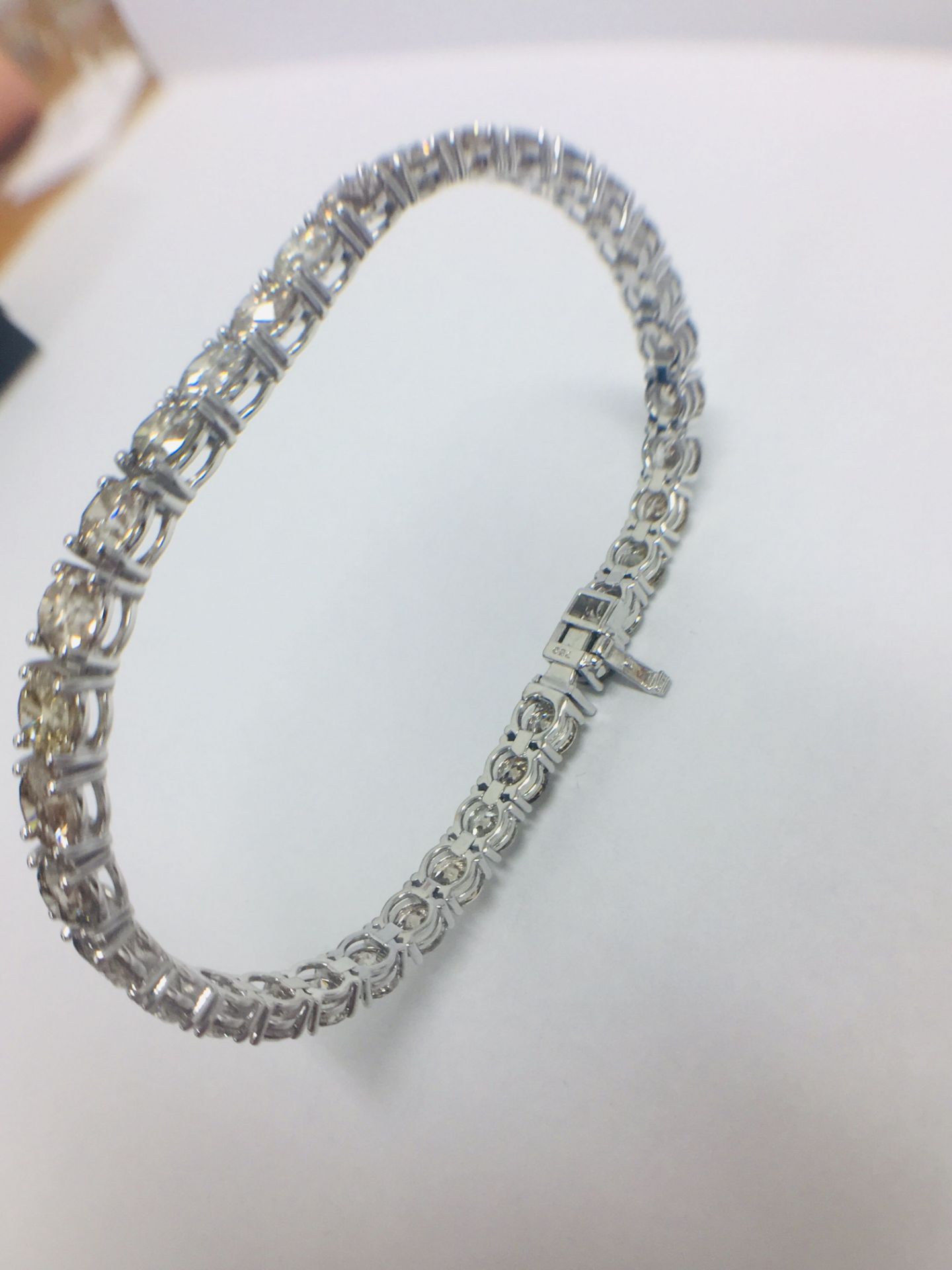 18ct White Gold Diamond Tennis Bracelet - Image 9 of 16
