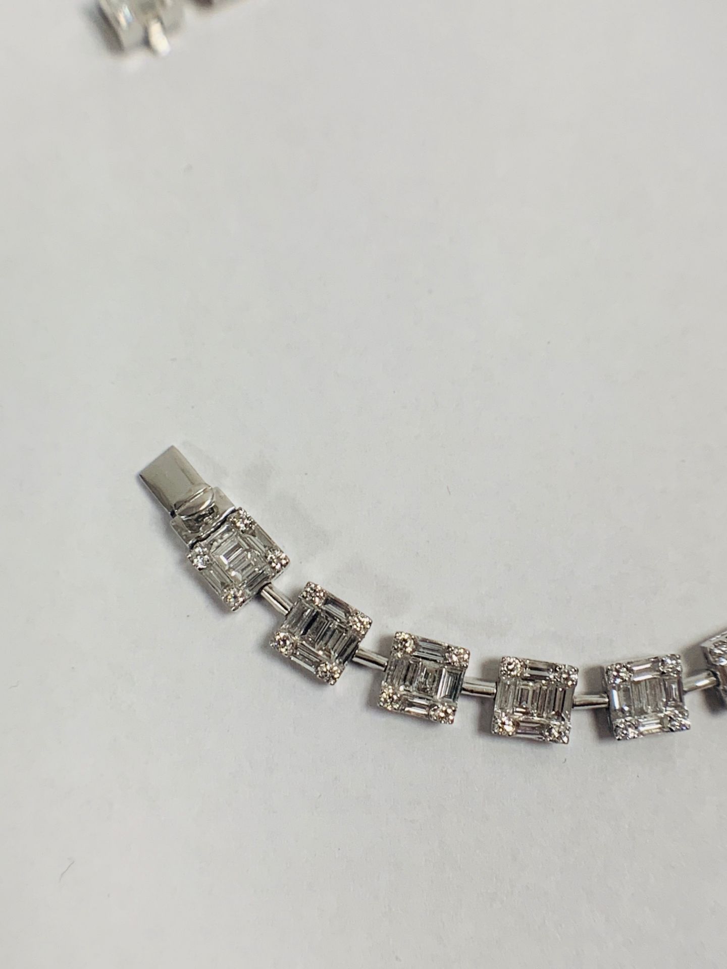18ct White Gold Diamond Bracelet - Image 5 of 14