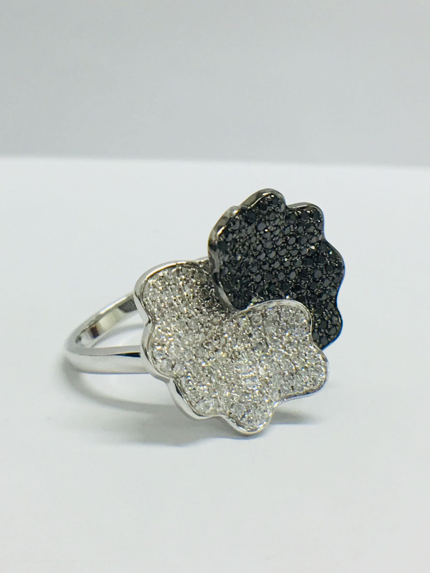 18ct White Gold Diamond Ring - Image 6 of 9