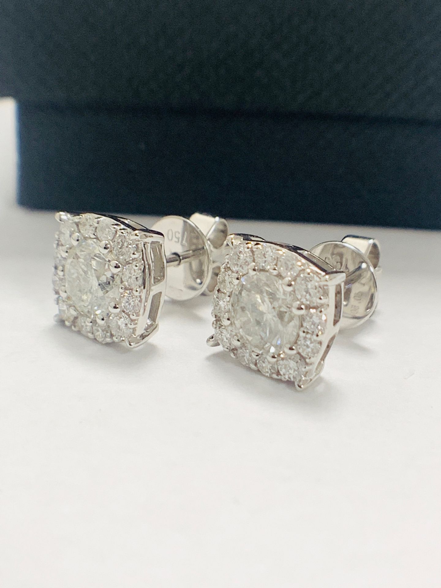 18ct White Gold Diamond earrings featuring centre, 2 round brilliant cut Diamonds (1.39ct) - Image 4 of 11