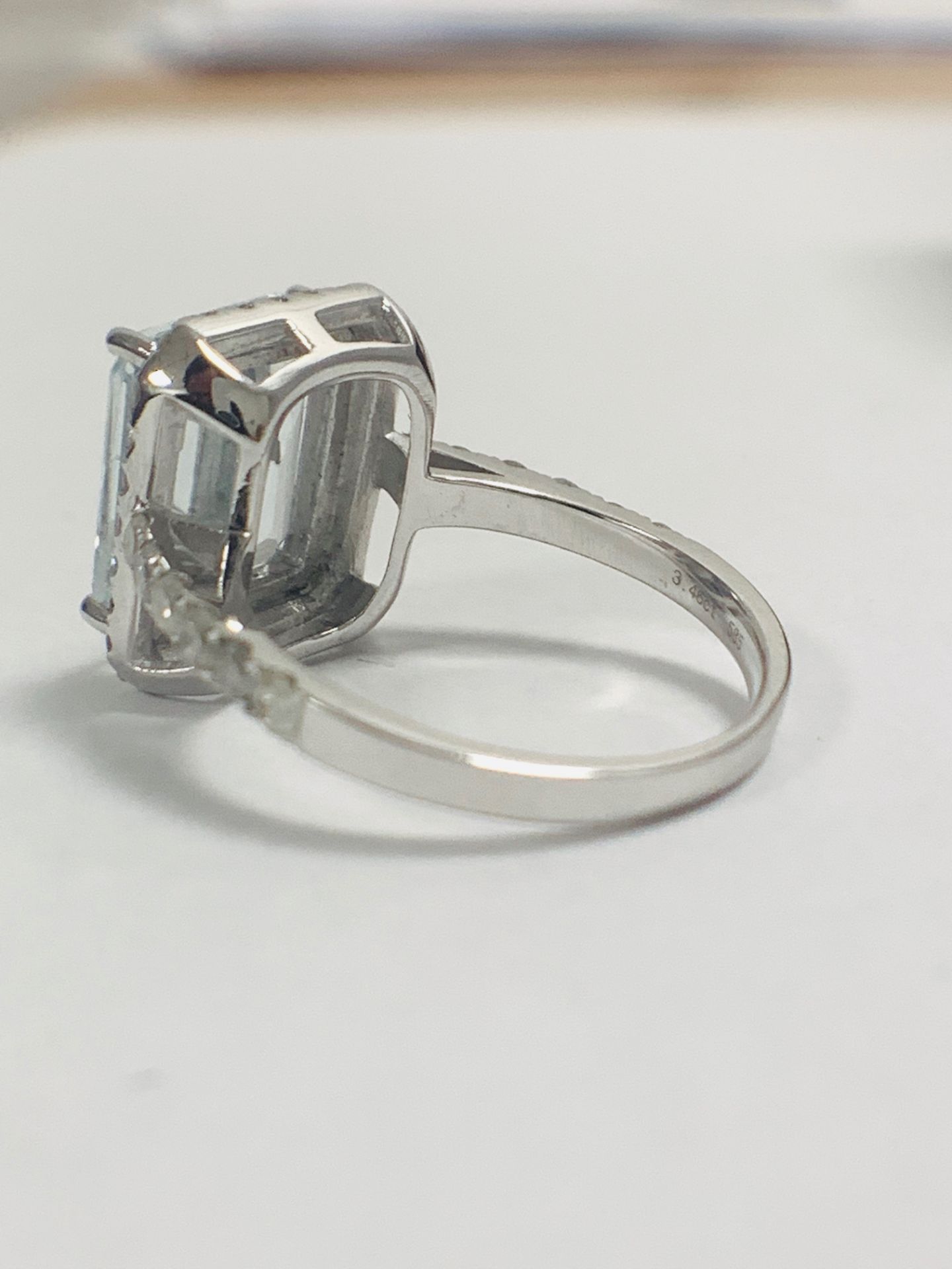 14ct White Gold Aquamarine and Diamond ring - Image 5 of 12