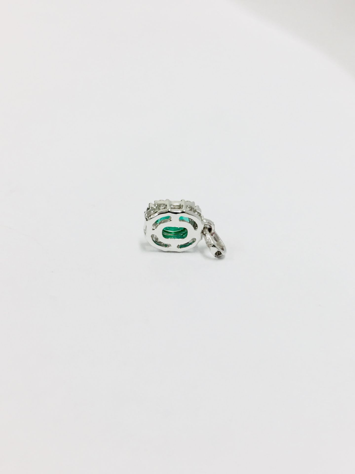 18Ct White Gold Emerald Diamond Pendant - Image 3 of 3