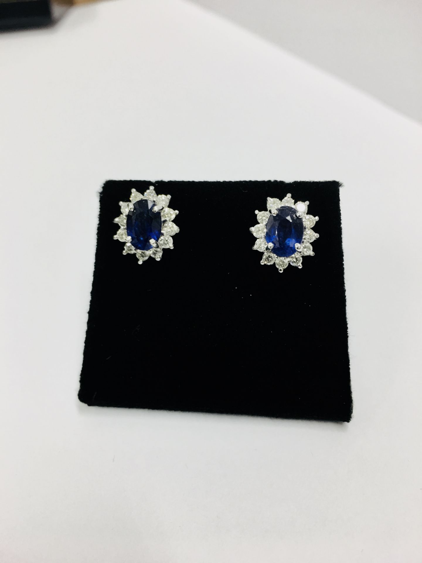 1.60Ct Sapphire And Diamond Cluster Style Stud Earrings. - Image 5 of 6