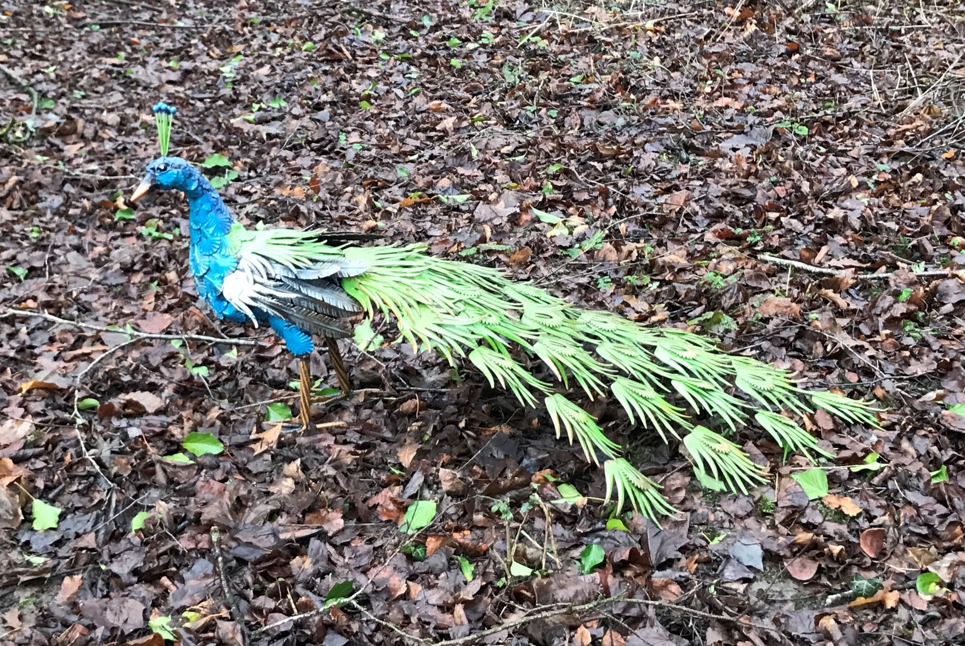 NEW METAL 1.1M LONG MASSIVE PAINTED PEACOCK