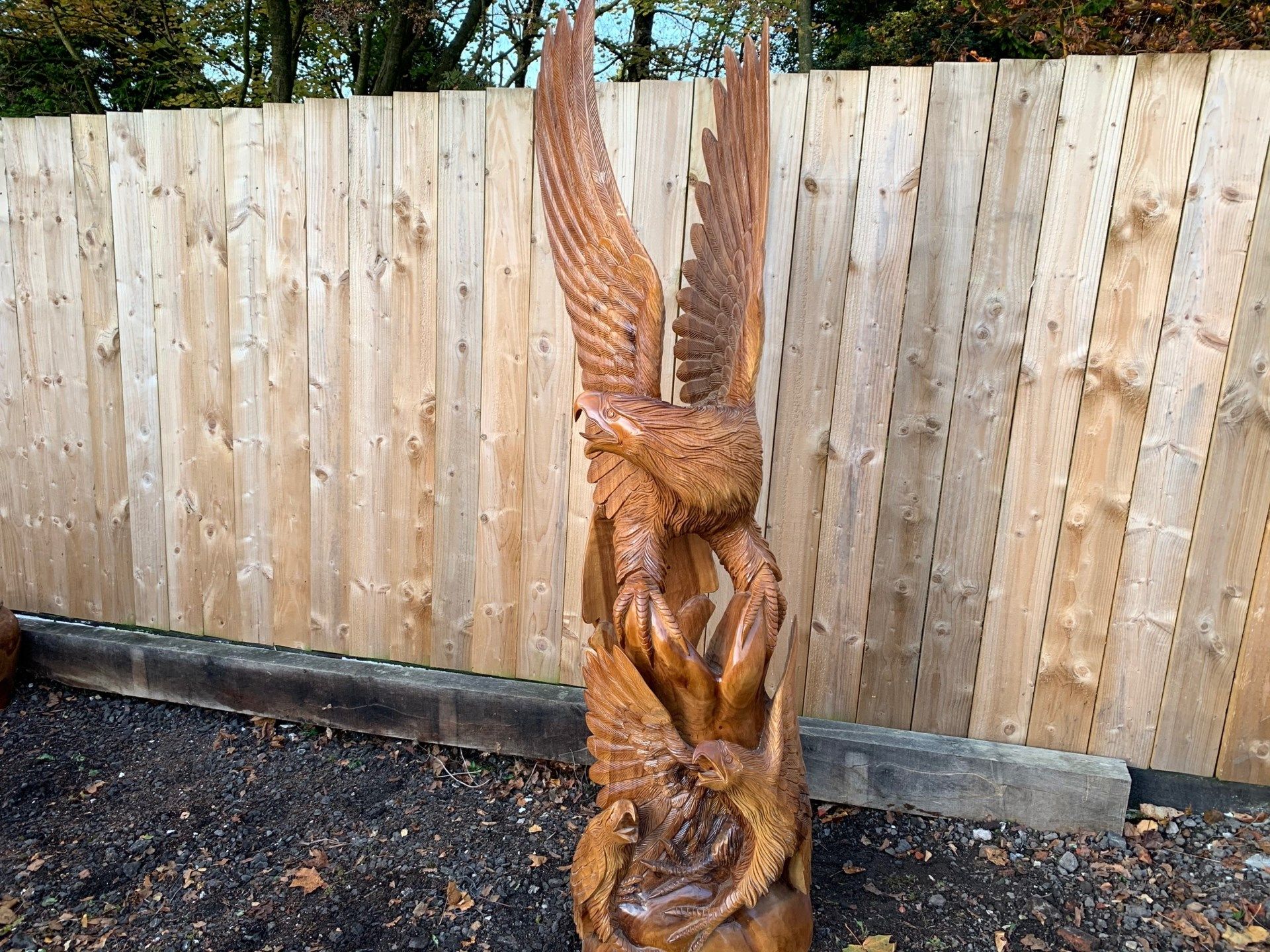 STRIKING HANDCARVED HIGHLY POLISHED 2M HIGH WOODEN DETAILED EAGLE IN MOTION