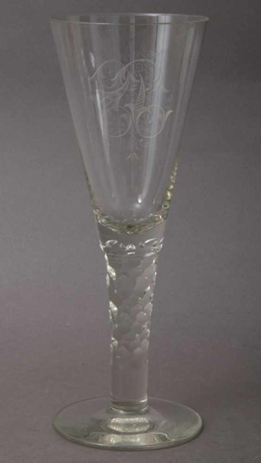 Großes Pokalglas, Lauenstein/Weserbergland um 1900. Höhe ca. 28,5 cm, Durchmesser ca. 10,5 cm. - Image 3 of 4