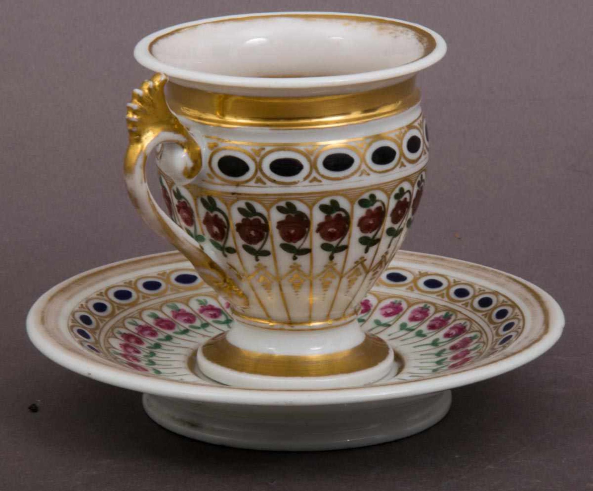 Zweiteiliges Kaffeegedeck, ungemarktes, polychrom staffiertes Weißporzellan, Biedermeier um 1830/ - Image 2 of 6