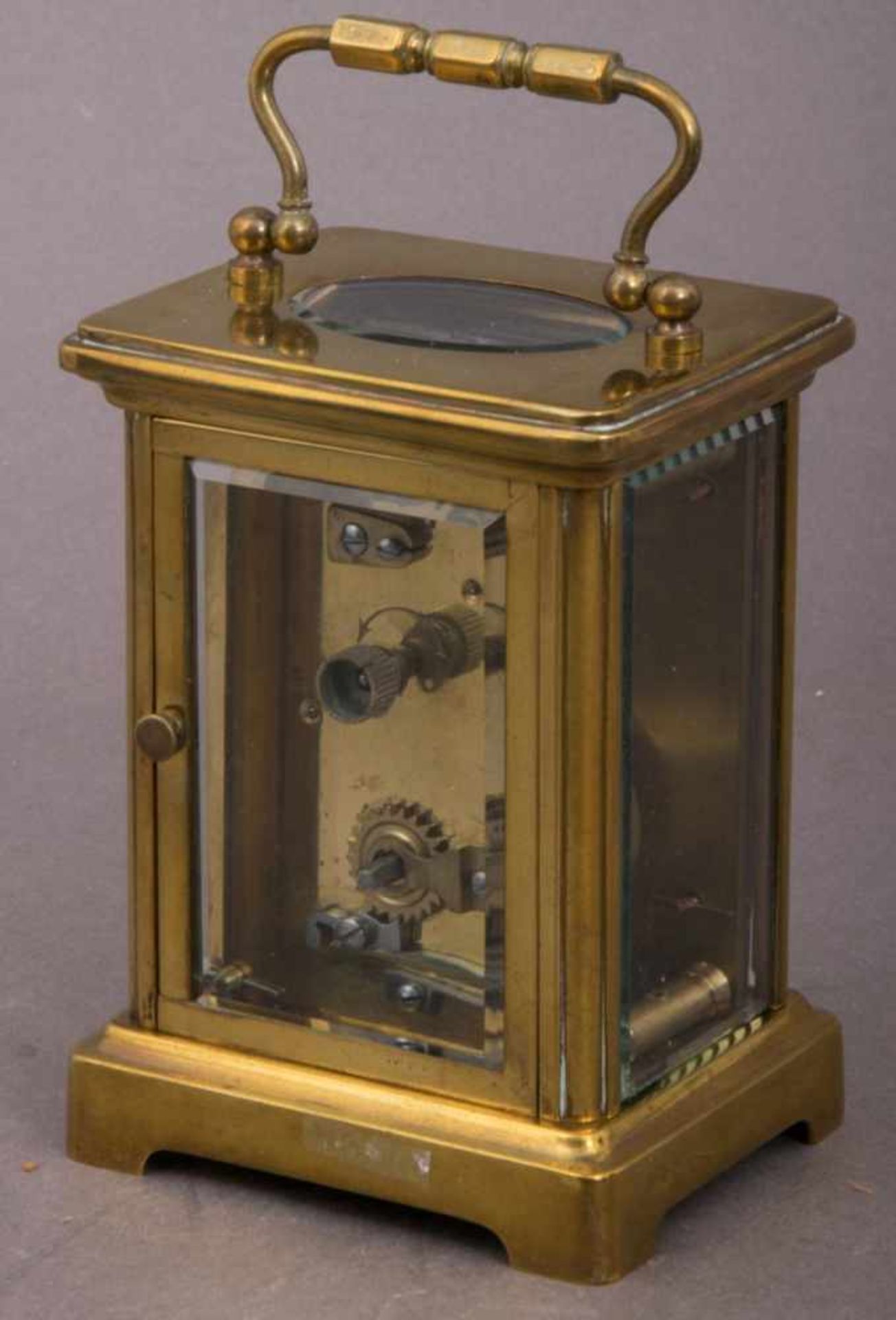 Antike Reiseuhr sog. "Carriage Clock", um 1900. Allseitig verglastes Messinggehäuse, sichtbare - Bild 2 aus 7