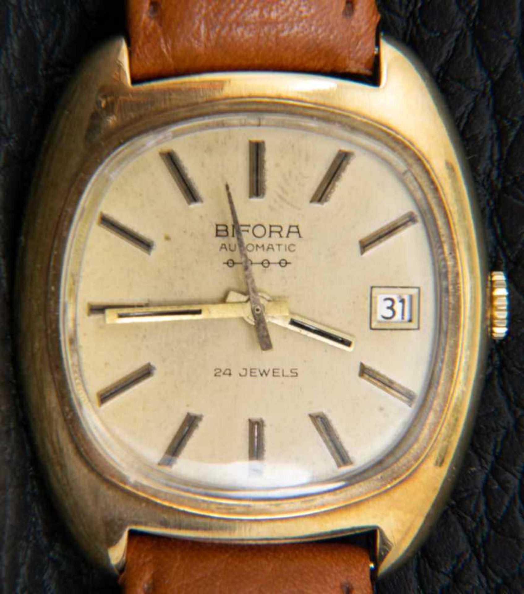 BIFORA AUTOMATIK Herrenarmbanduhr der 1960er/70er Jahre. Zentrale Sekunde & Datumsanzeige, 585er