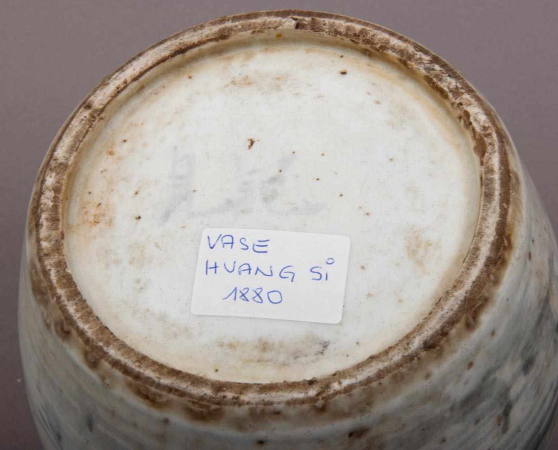 Antiker INGWER-JAR, China Ende 19. Jhd. Weiß glasierter brauner Scherben, umlaufend mit graublauem - Bild 4 aus 4