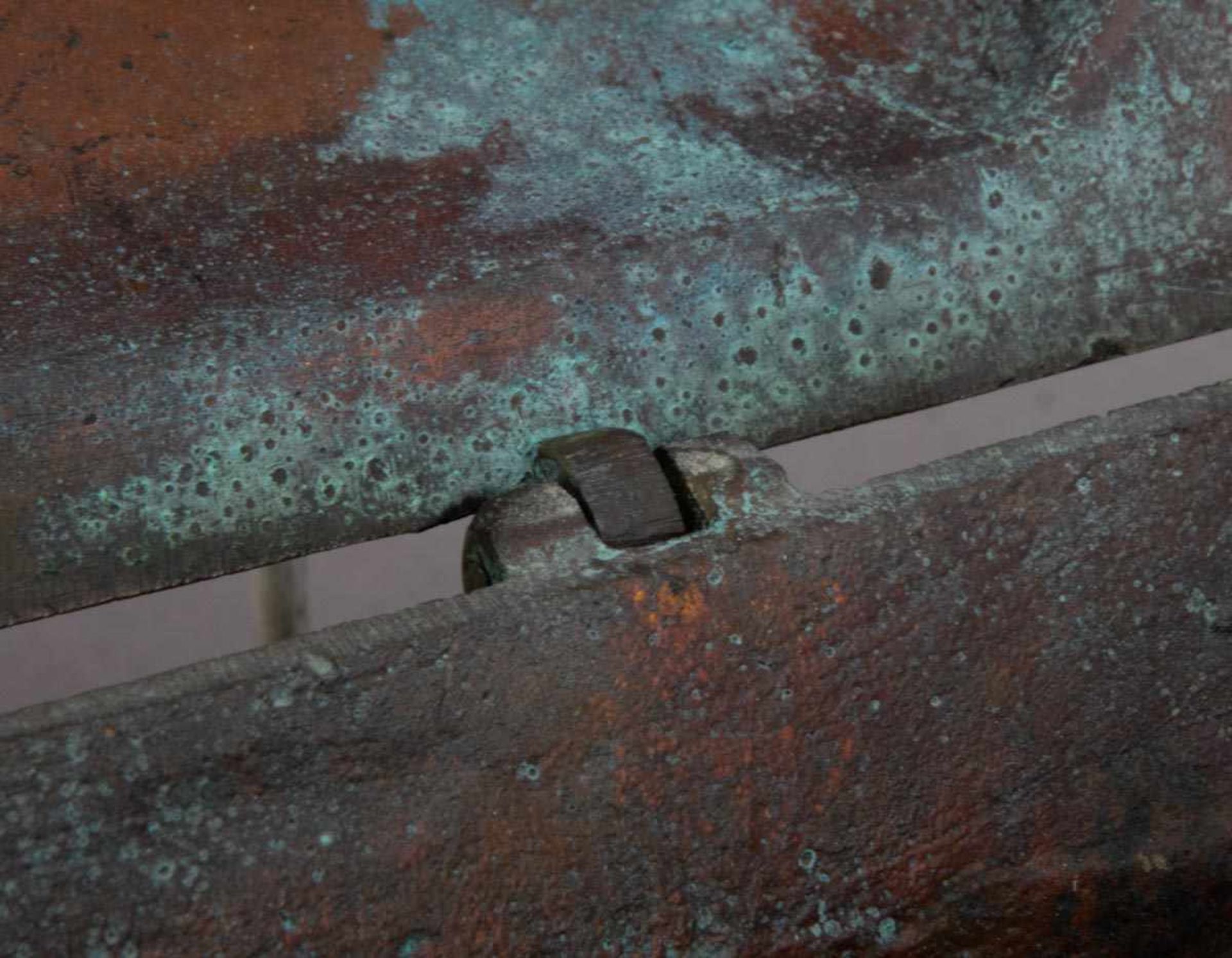 2 Tischtruhen/Deckeldosen. Bronze. 19./20. Jhd. Längen ca. 7 & ca. 20 cm. - Image 13 of 13