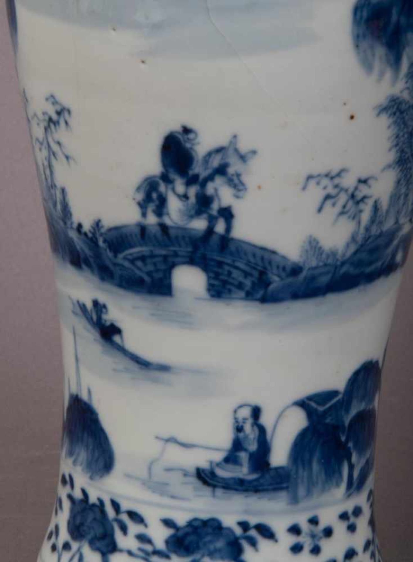 Keulenförmige Vase, China, Qing´-Dynastie, wohl 18. Jhd., 4 Zeichen Bodenmarke in unterglasur - Bild 3 aus 6