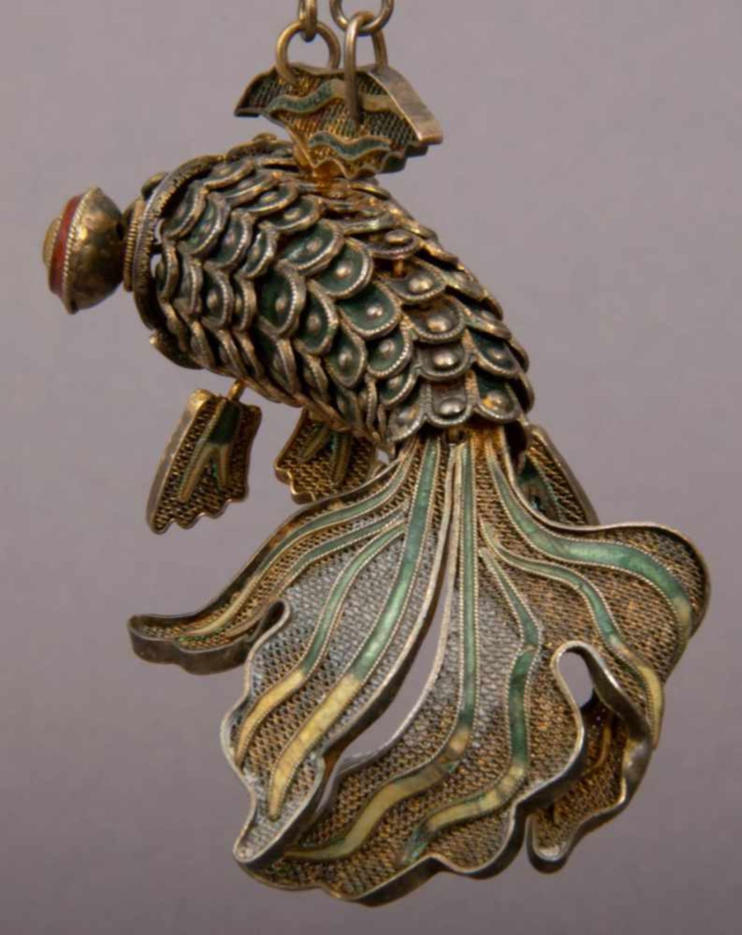 Antiker "Deko"-Fisch, mehrgliedriger Körper aus Silber, stelleweise mit Emaille belegt, bewegliche - Bild 5 aus 8