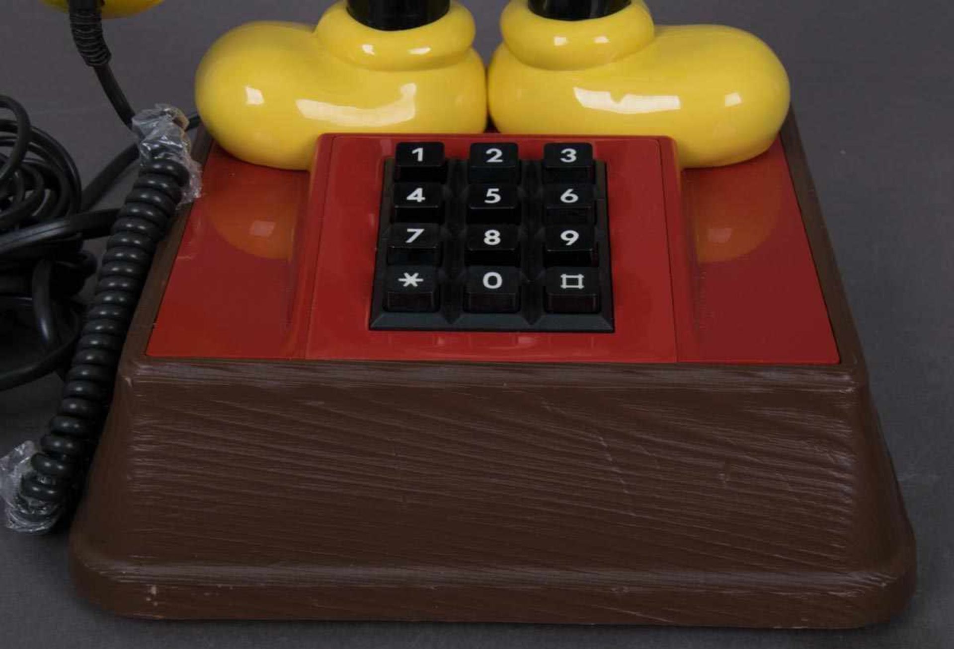 MICKY MAUS-TELEFON, Typ "TEL 322". Höhe ca. 38,5 cm. Analoges Telefon mit Drucktasten, wurde nur als - Image 6 of 12