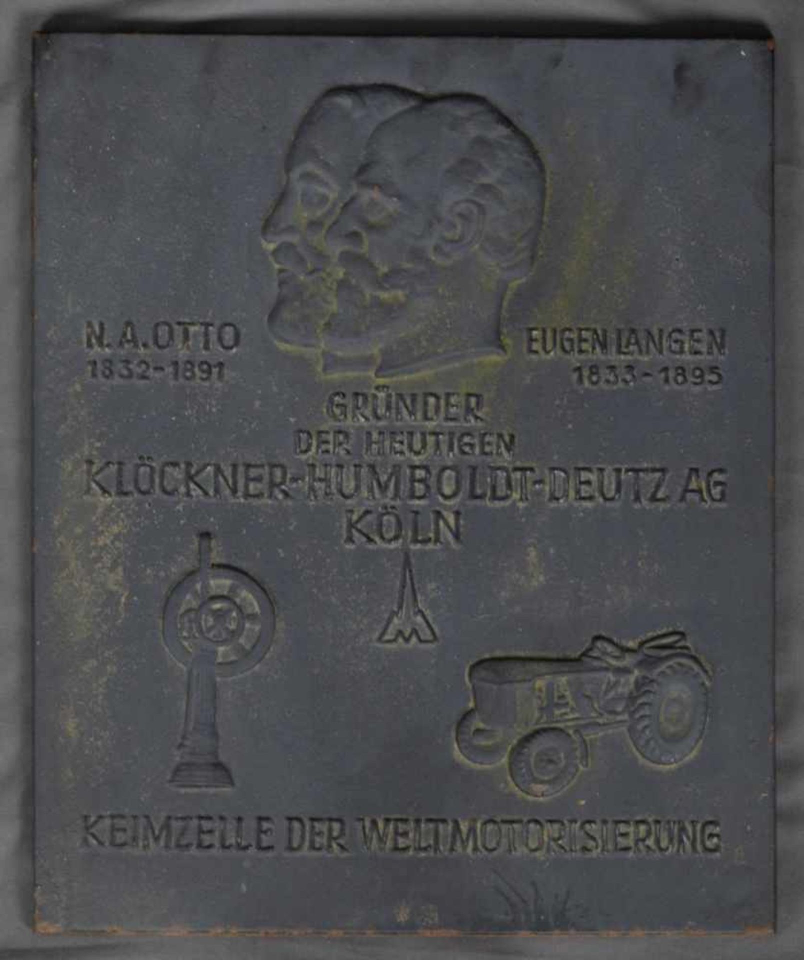 Gedenktafel. Eisen/Stahl, ca. 40 x 50 cm, bez. "N. A. OTTO & EUGEN LANGEN GRÜNDER DER HEUTIGEN