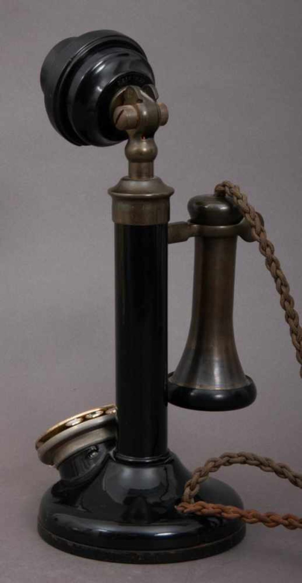 Altes Telefon. England um 1920/30. Schwarz lackiertes Metall mit Wählscheibe, Sprechmuschel und - Bild 9 aus 11