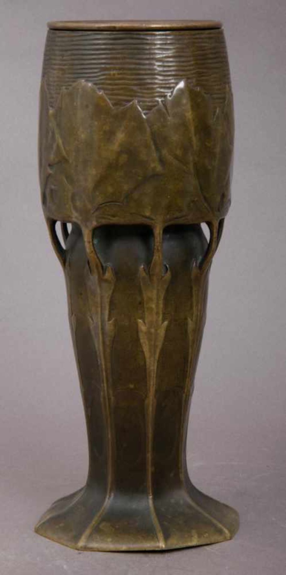 Pokalvase, Gustav Gurschner zugeschrieben, Wiener Sezession/Wiener Jugendstil um 1900. Bronze