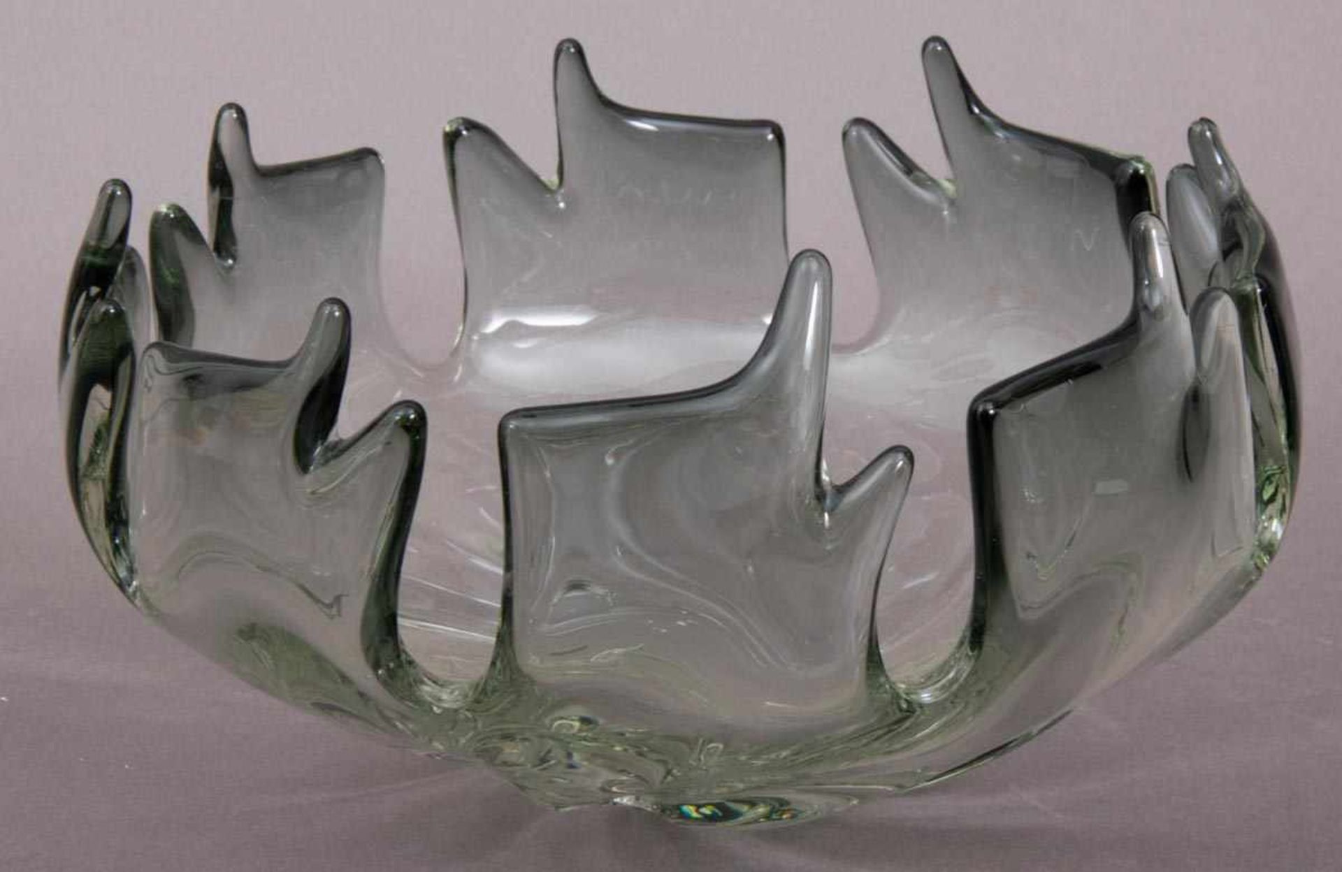 Stylische Glasschale der 1960er/70er Jahre. Höhe ca. 12,4 cm, Durchmesser ca. 23 cm. - Bild 2 aus 3