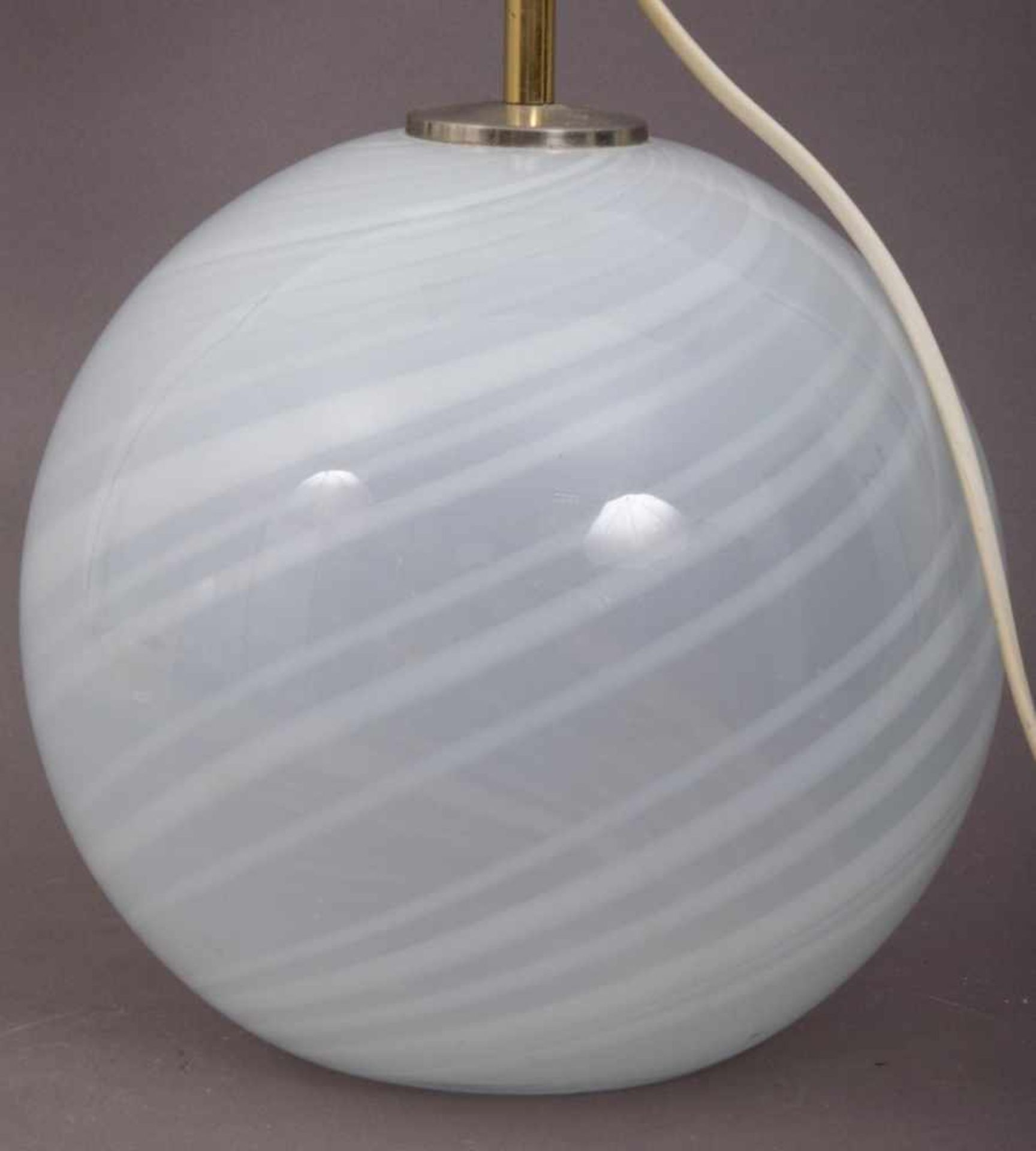 Tischlampe "MISTY BORDLAMP" - Holmegaard, Schlierenglaskorpus mit aufgesetzter Lampenfassung mit - Bild 4 aus 6