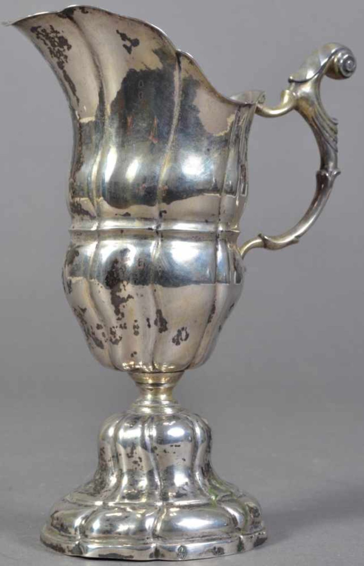 Barocke Helmkanne, Silber, Augsburg 1773 - 75, mit geraden Zügen, glockenförmiger Stand, - Bild 16 aus 22