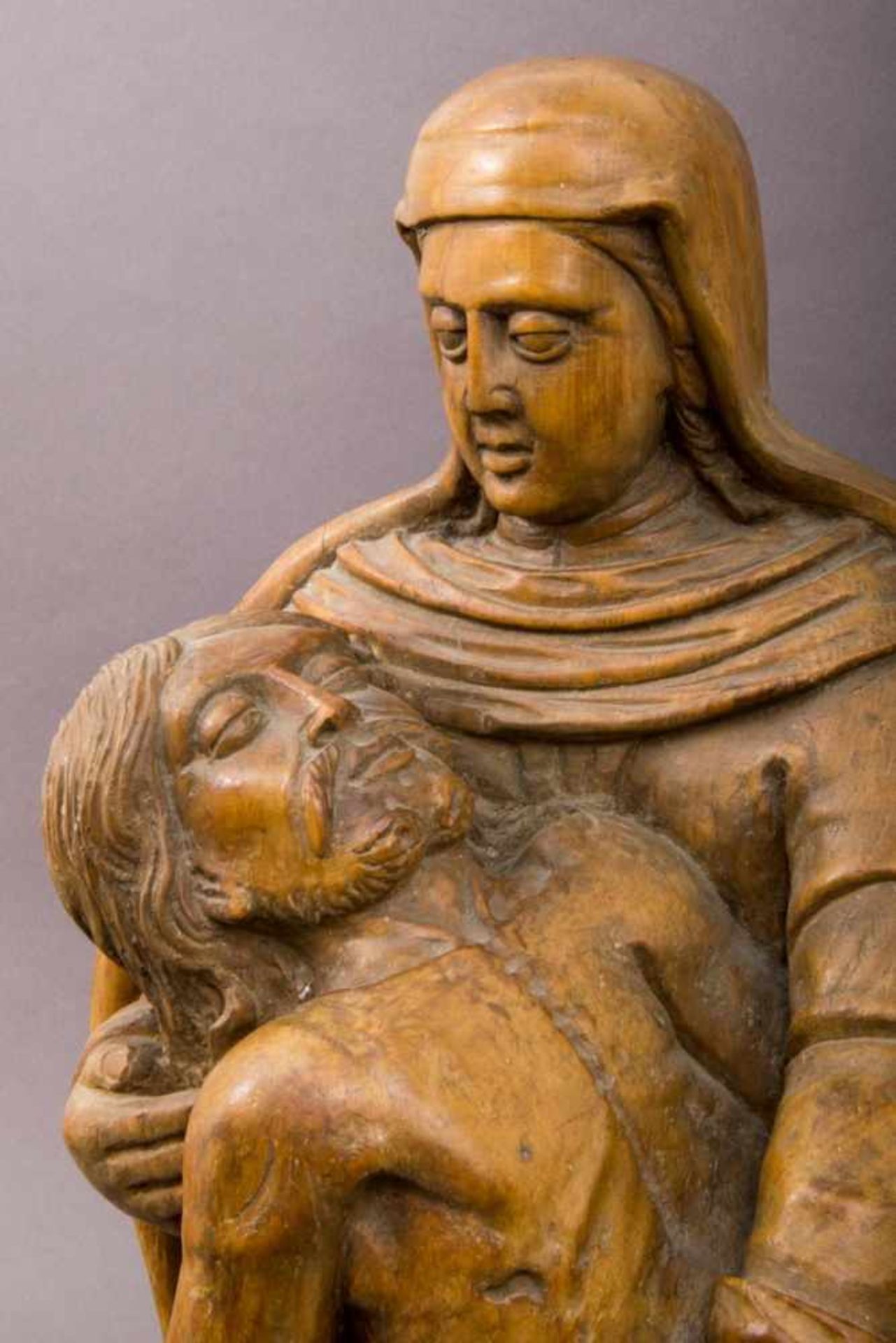 Antika Pieta, Darstellung der Maria als Schmerzensmutter (Mater Dolorosa) mit dem toten Jesus - Bild 3 aus 9