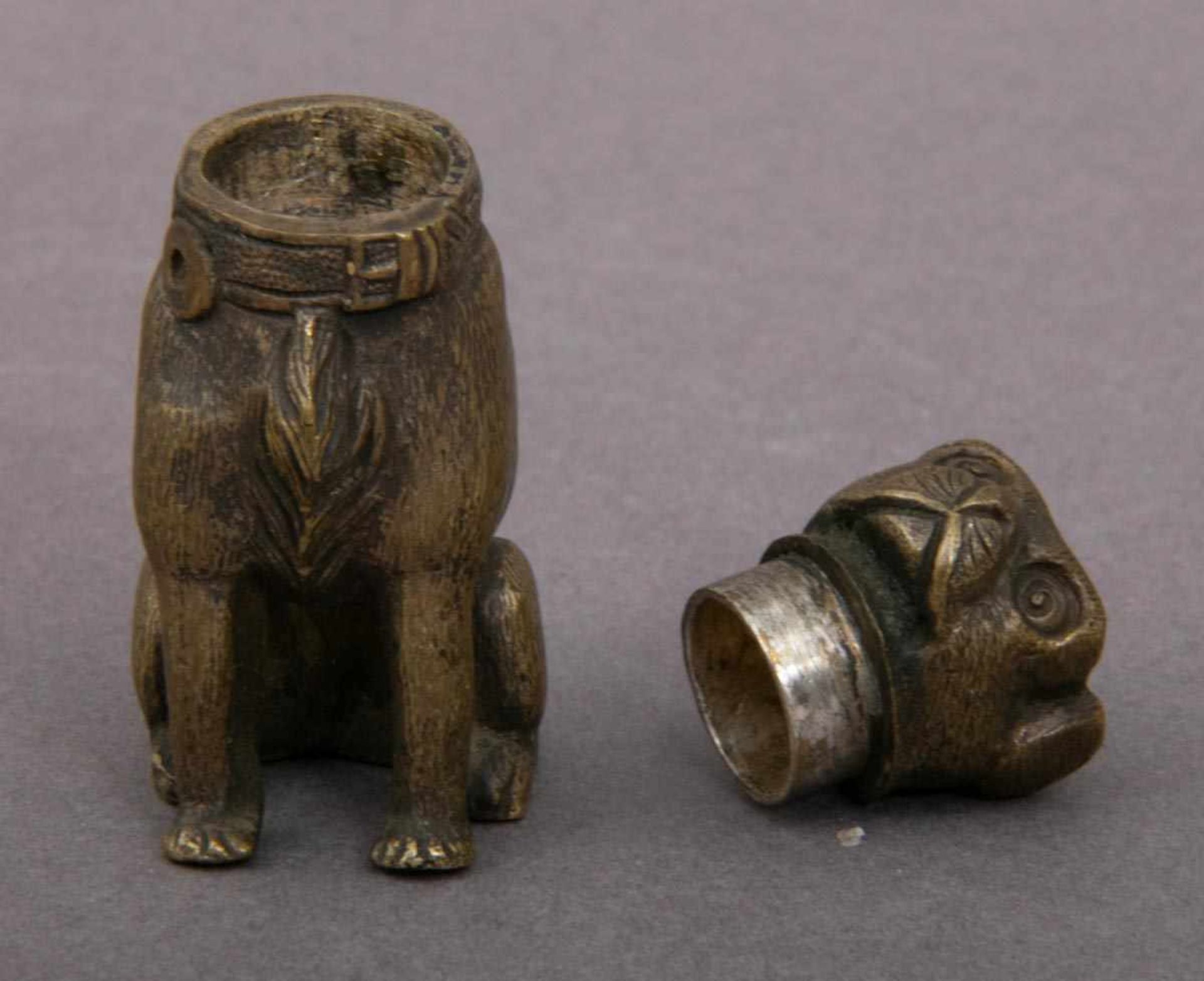 Kleiner MOPS als Deckeldöschen. Wohl Wiener Bronze. Höhe ca. 4,8 cm. - Bild 4 aus 6