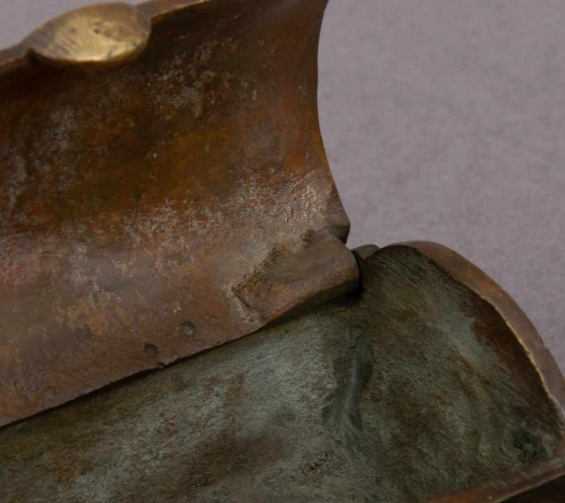 2 Tischtruhen/Deckeldosen. Bronze. 19./20. Jhd. Längen ca. 7 & ca. 20 cm. - Image 9 of 13