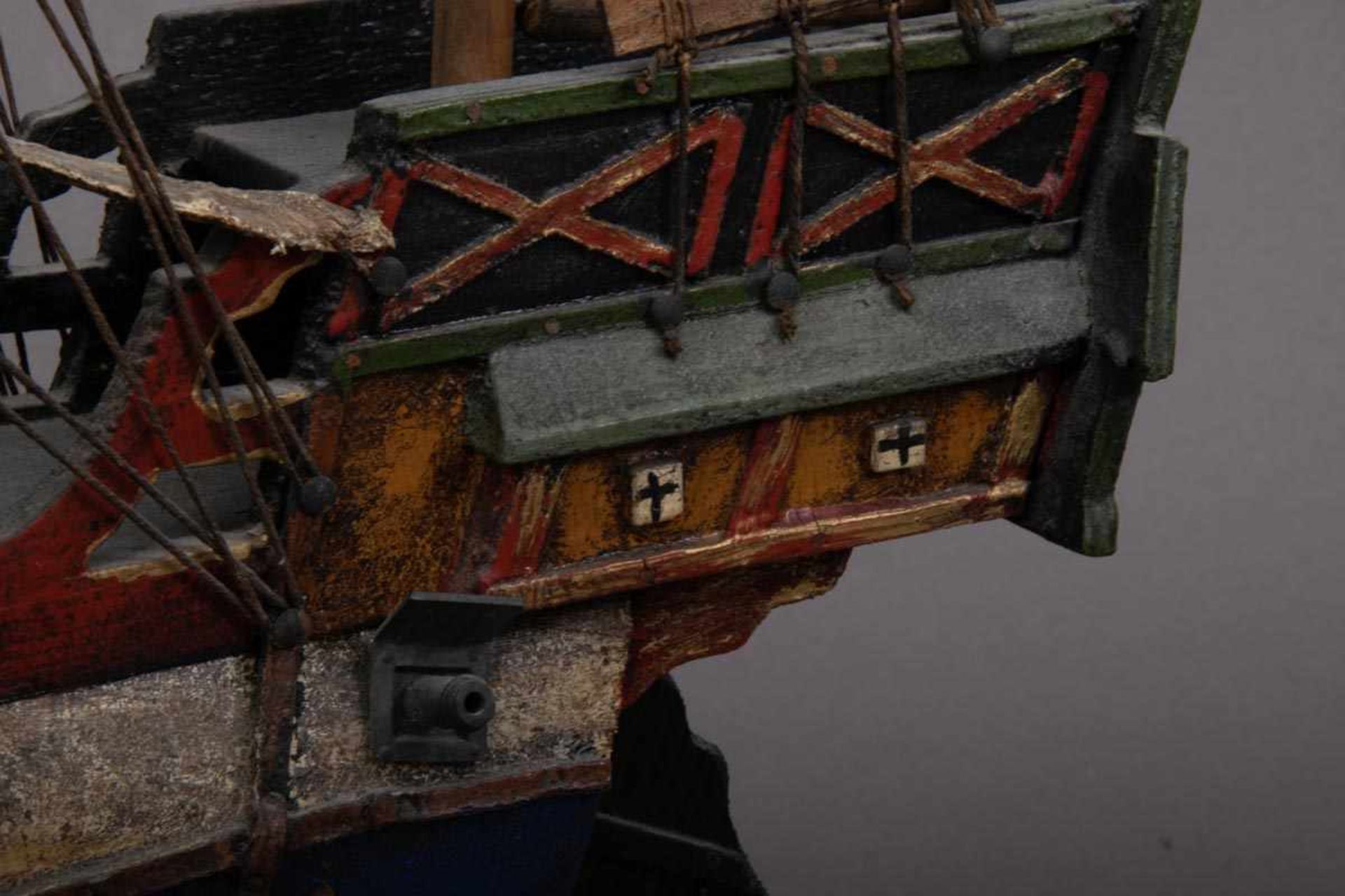 Modellschiff, 20. Jhd. Holz u. a. Materialien, Länge ca. 75 cm, leichte Alters- & Erhaltungsmängel. - Bild 11 aus 12